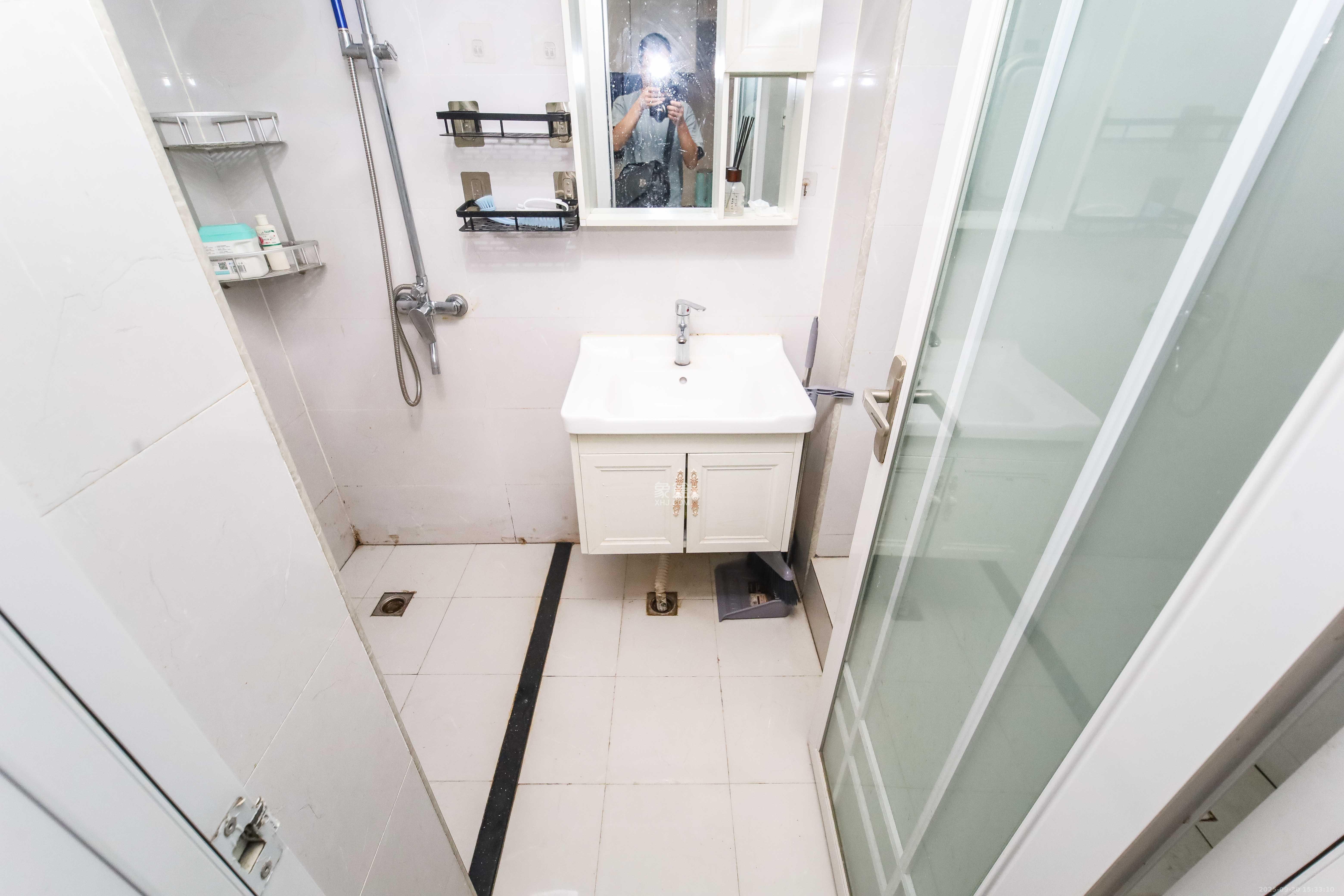 东盈商业广场（华泉城市广场）  1室1厅1卫    35.0万卫生间