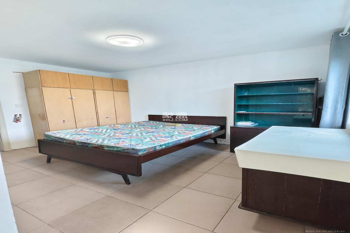 上民航宿舍 2室1厅1卫 2000.00元/月 上民航宿舍 2室1厅1卫 2000.00元/月室内图