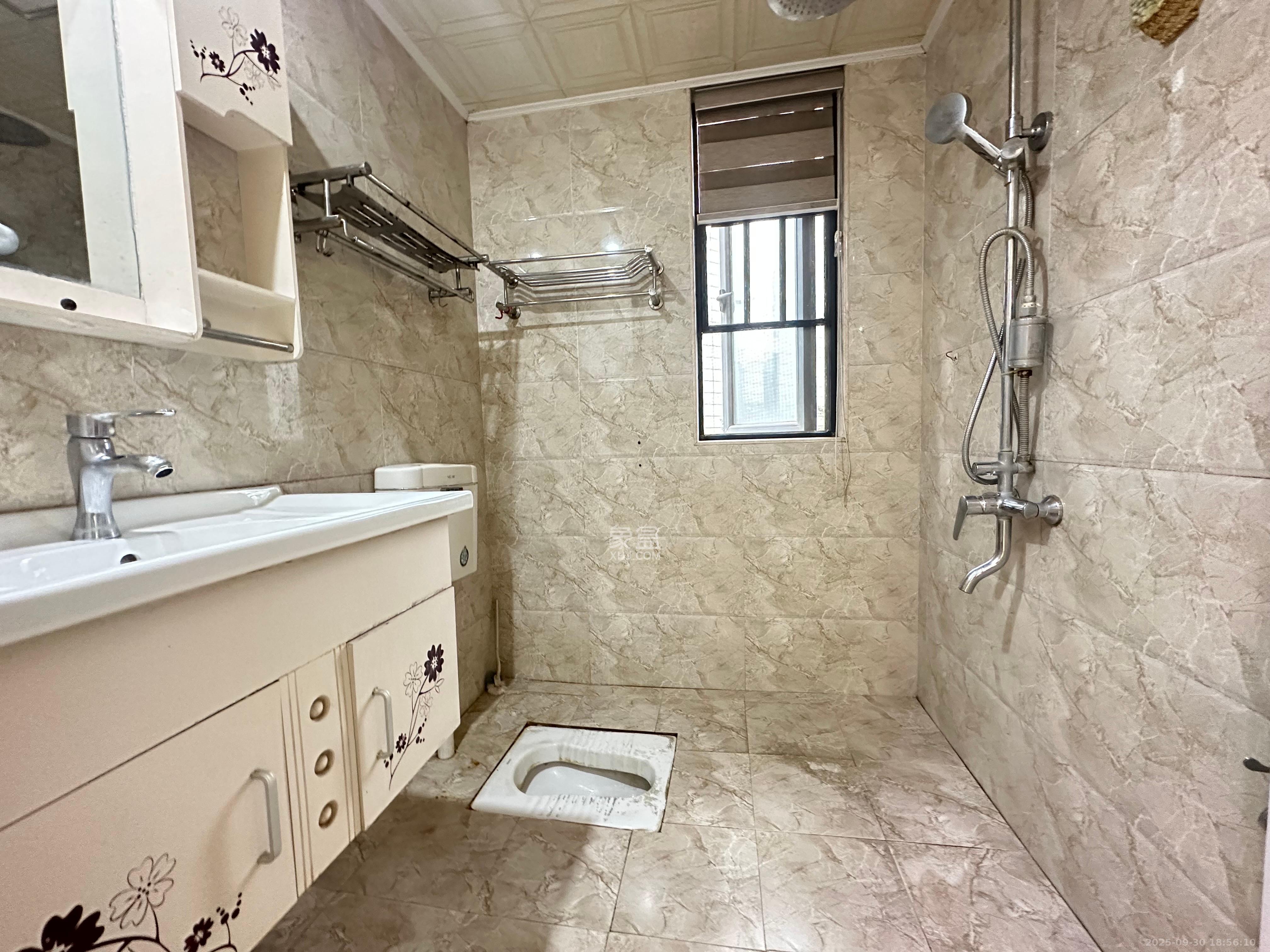 荣盛花语馨苑 3室2厅1卫 2100.0元/月 荣盛花语馨苑 3室2厅1卫 2100.0元/月室内图