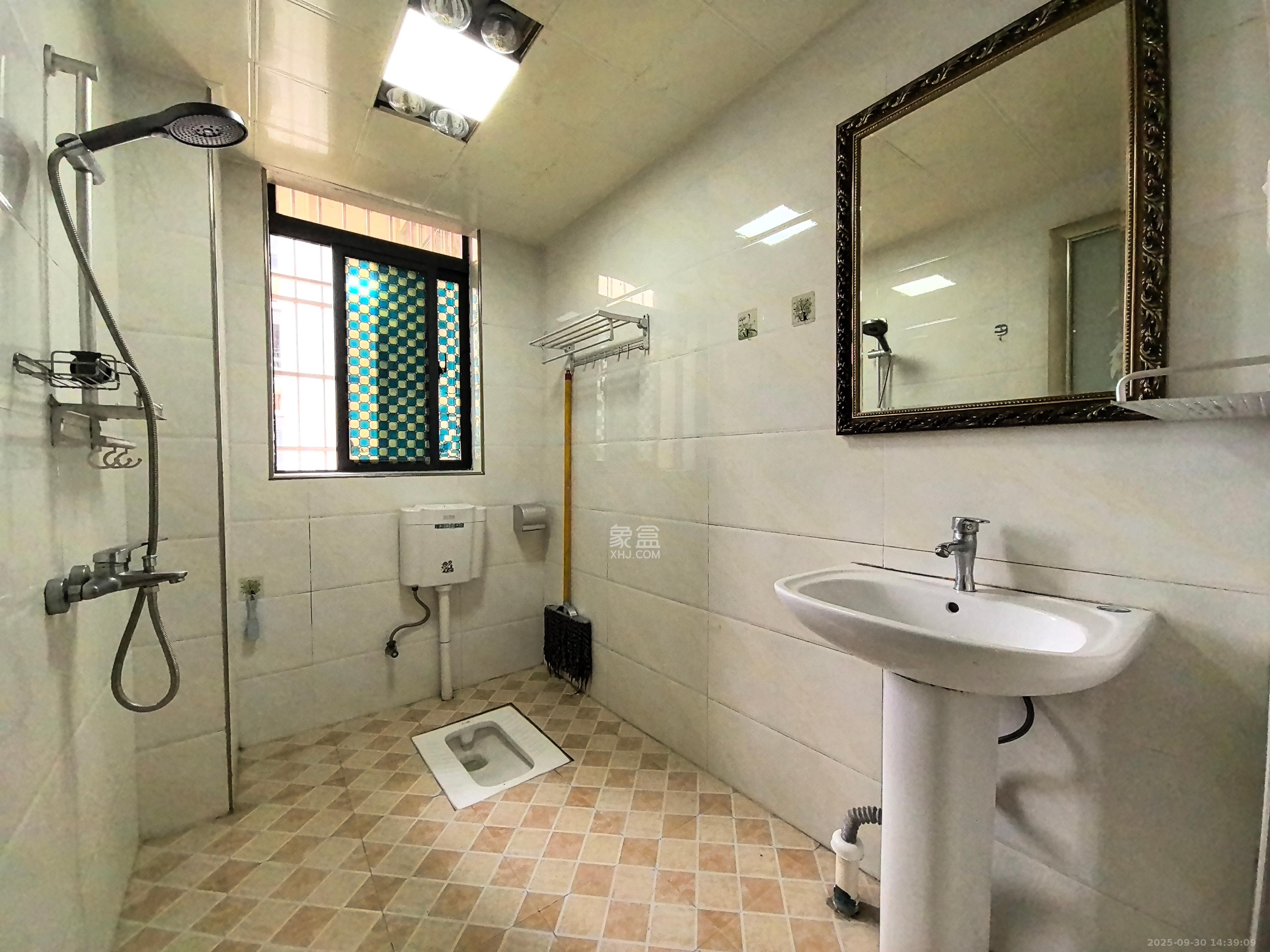 东岸城邦 3室2厅2卫 2400.0元/月 东岸城邦 3室2厅2卫 2400.0元/月室内图