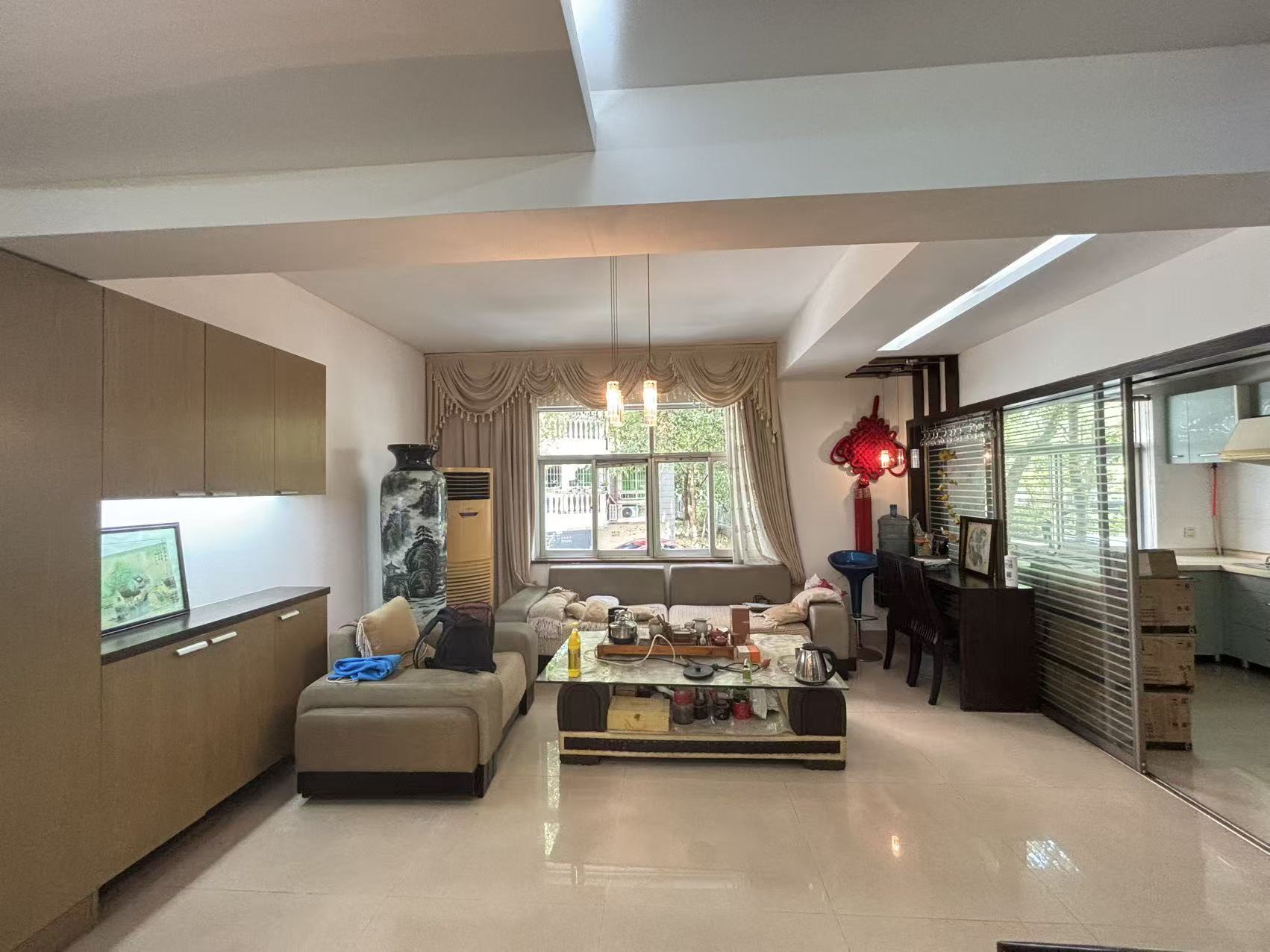 湘银小区别墅 5室2厅3卫 218.0万 湘银小区别墅 5室2厅3卫 218.0万室内图