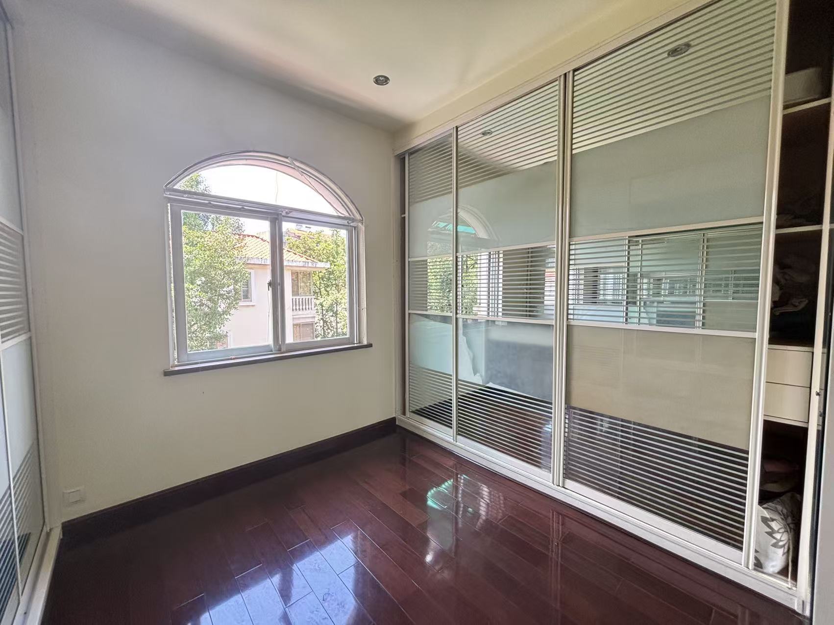 湘银小区别墅  5室2厅3卫    218.0万室内图