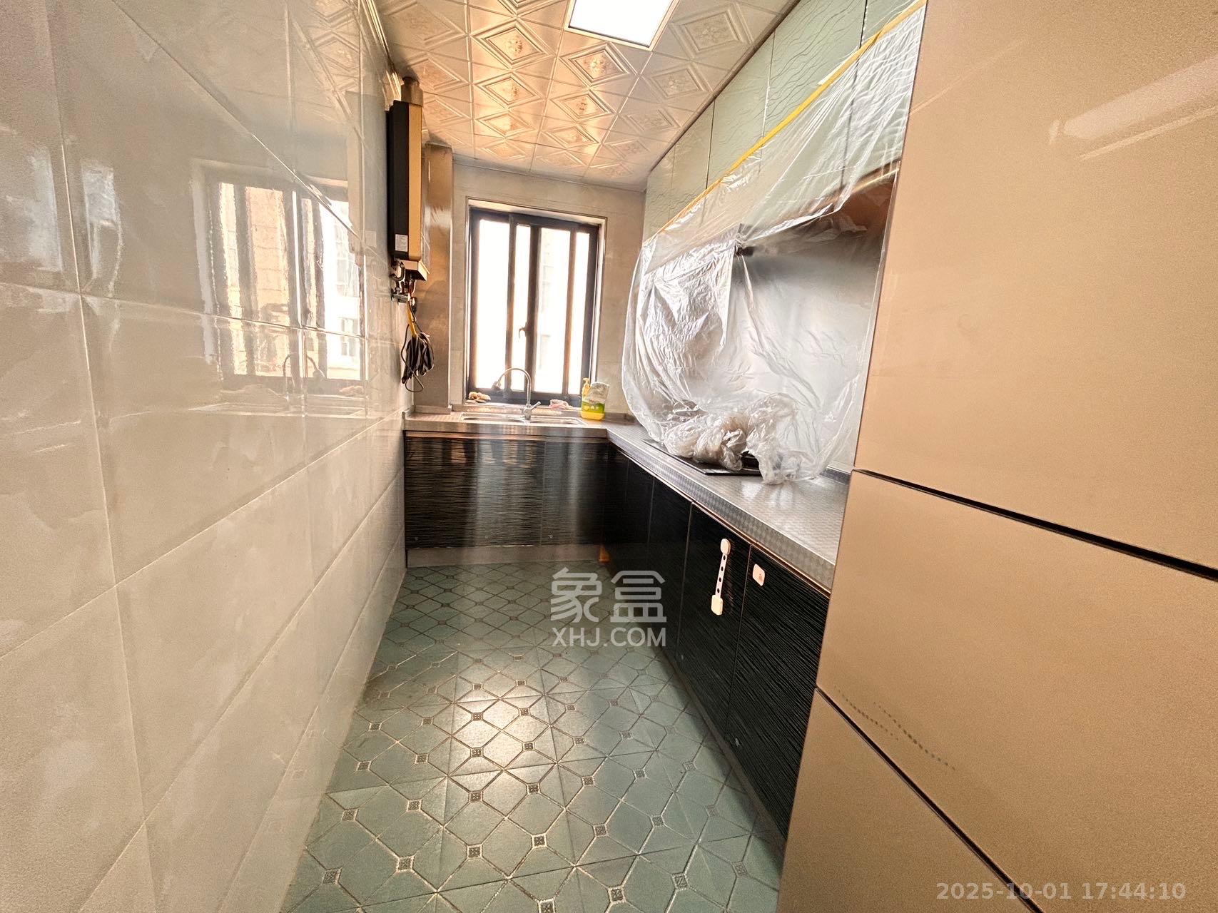 南庭城果 3室2厅2卫 2600.0元/月 南庭城果 3室2厅2卫 2600.0元/月室内图