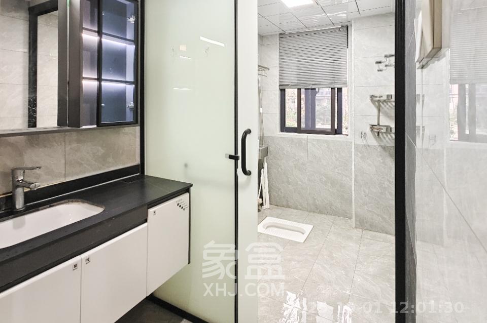 中央美郡 3室2厅2卫 162.0万 中央美郡 3室2厅2卫 162.0万卫生间