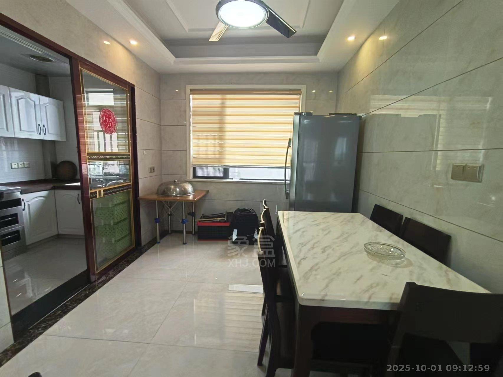 庐山春天早安华晨 3室2厅2卫 2200.00元/月 庐山春天早安华晨 3室2厅2卫 2200.00元/月室内图