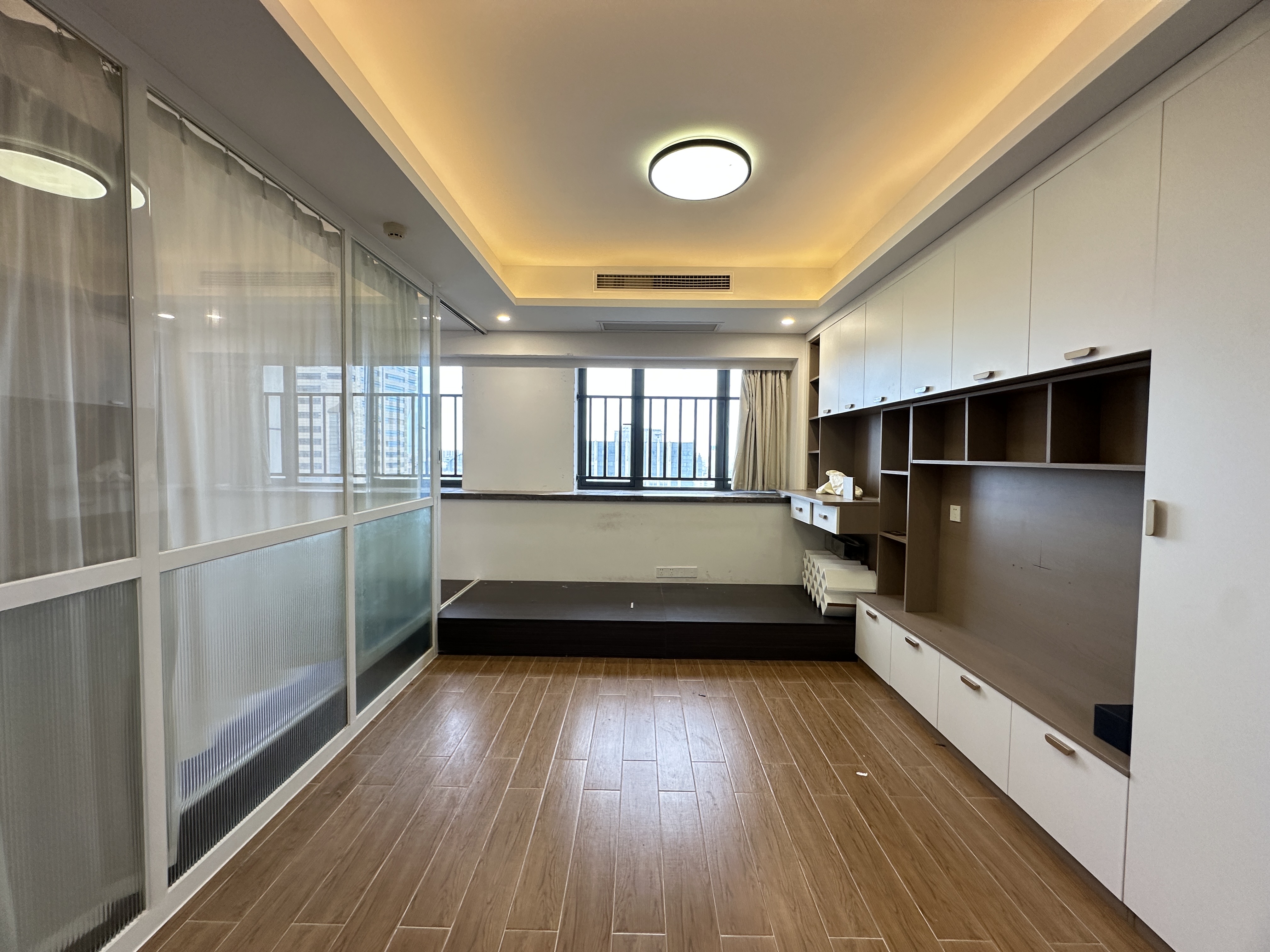 海航豪庭南苑  1室0厅0卫    2500.0元/月 海航豪庭南苑  1室0厅0卫    2500.0元/月