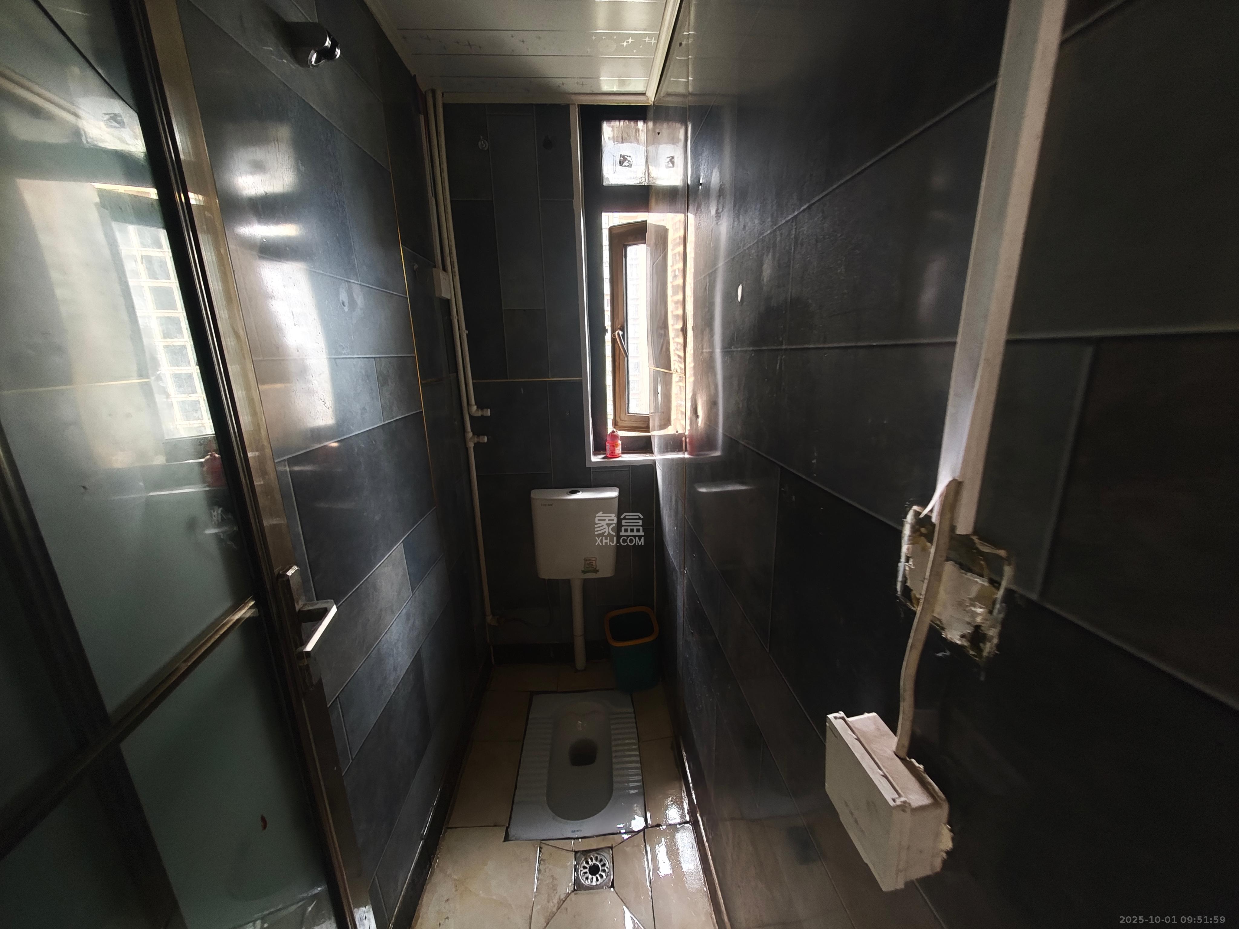 天健城 4室2厅2卫 3500.0元/月 天健城 4室2厅2卫 3500.0元/月室内图