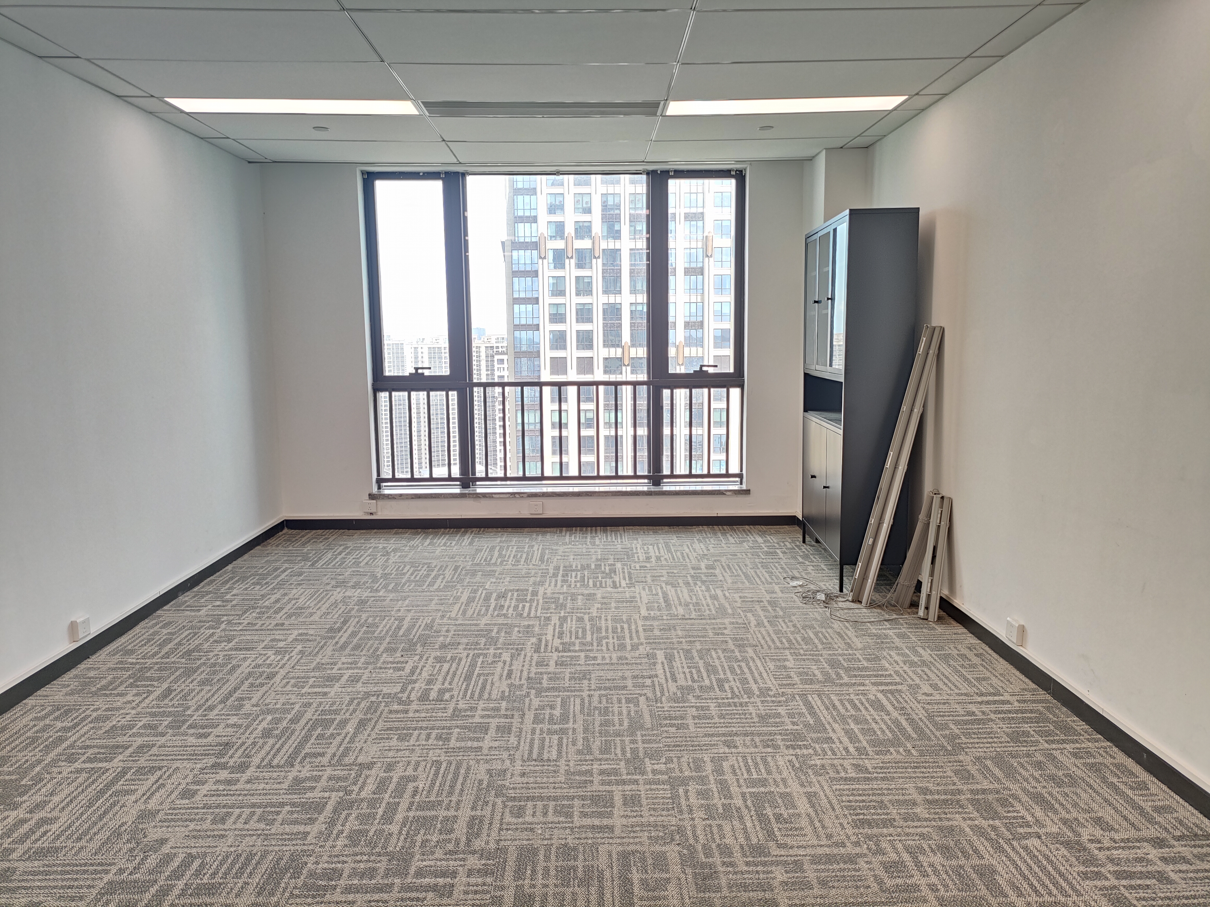 富力首府   53.0㎡      4000.0元/月