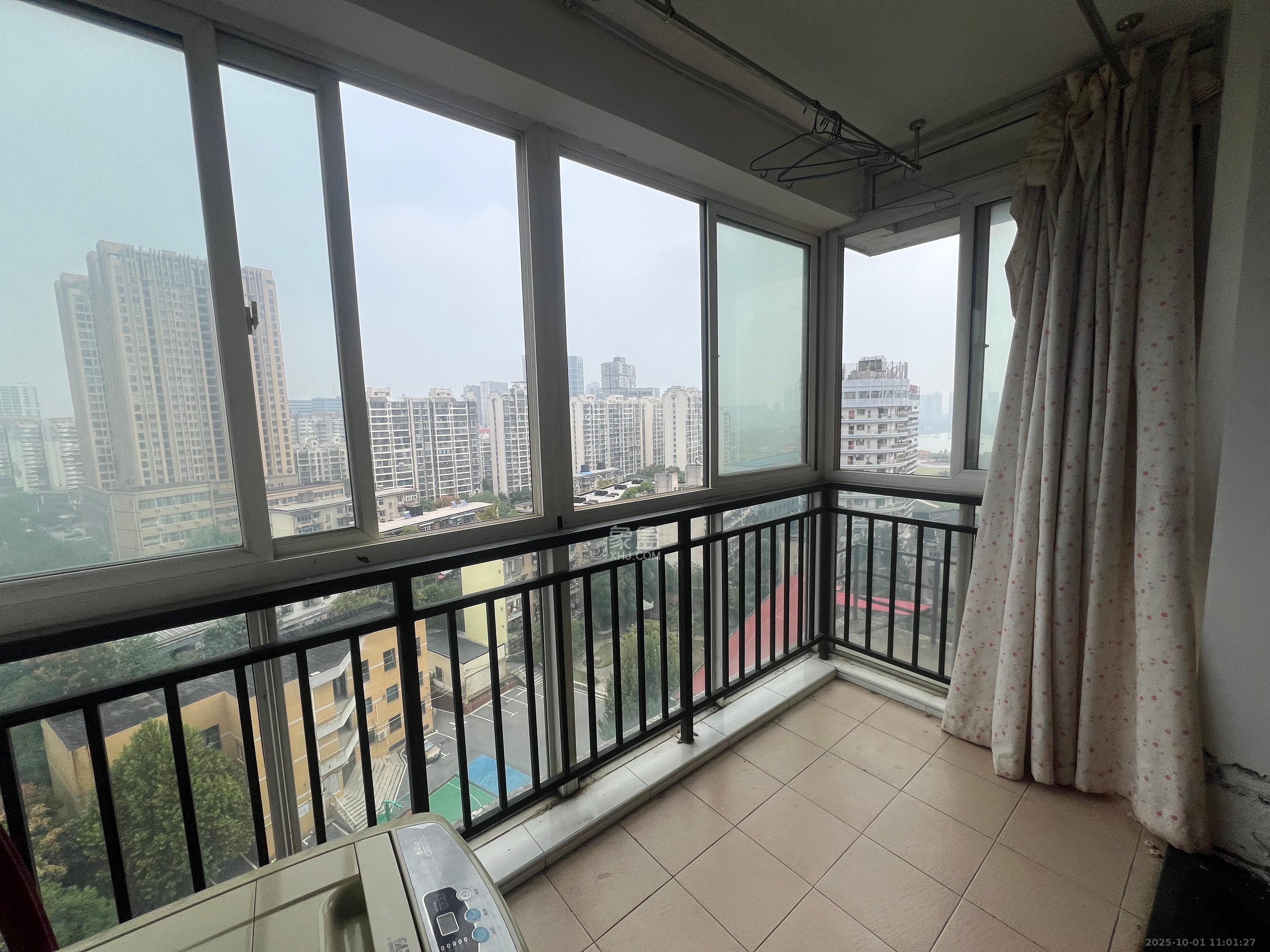 龙王港社区 3室2厅1卫 2600.0元/月 龙王港社区 3室2厅1卫 2600.0元/月室内图