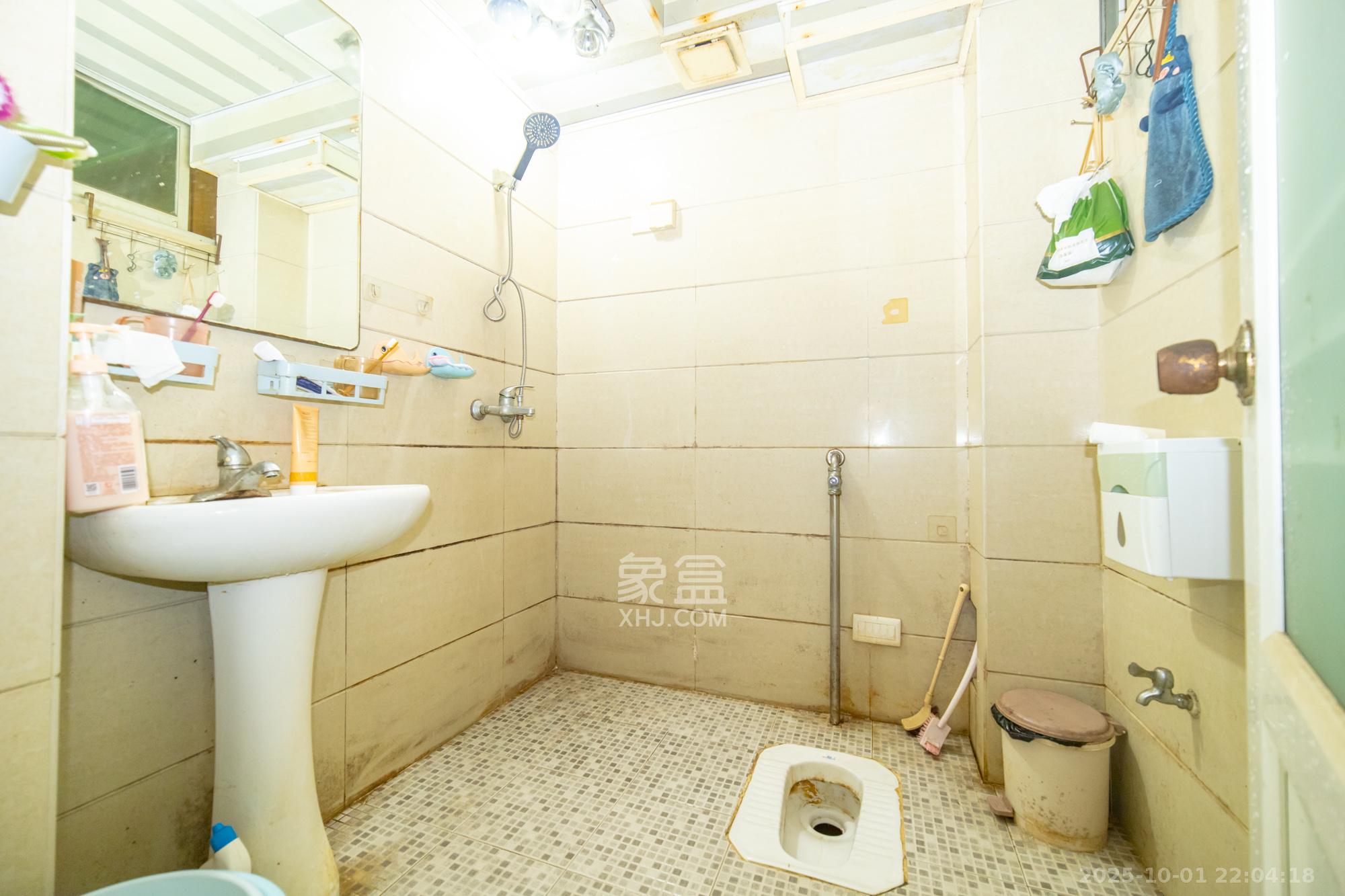 中南汽车世界  2室2厅1卫    33.6万卫生间