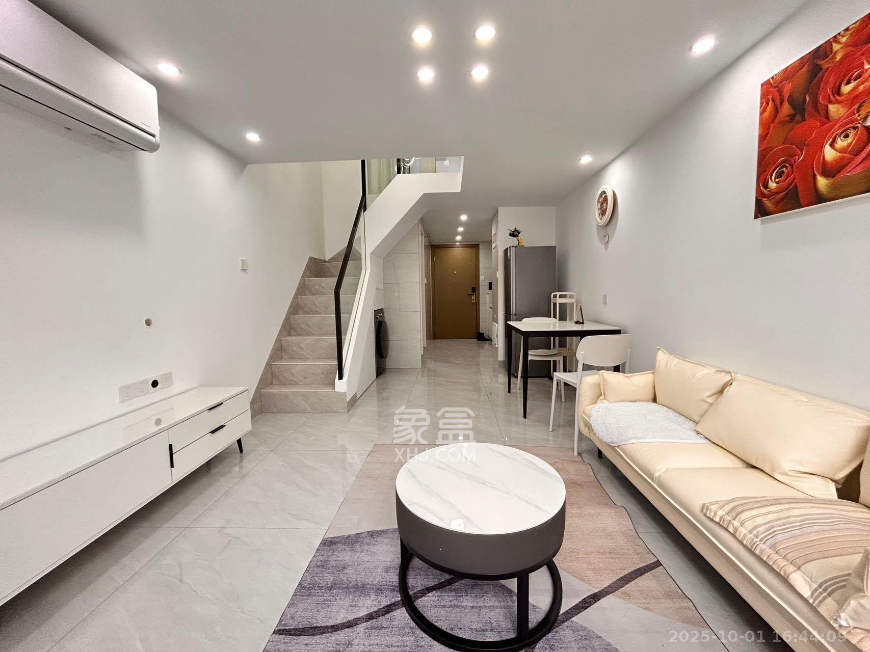 时代MOMA云PARK 2室1厅1卫 2400.0元/月 时代MOMA云PARK 2室1厅1卫 2400.0元/月室内图