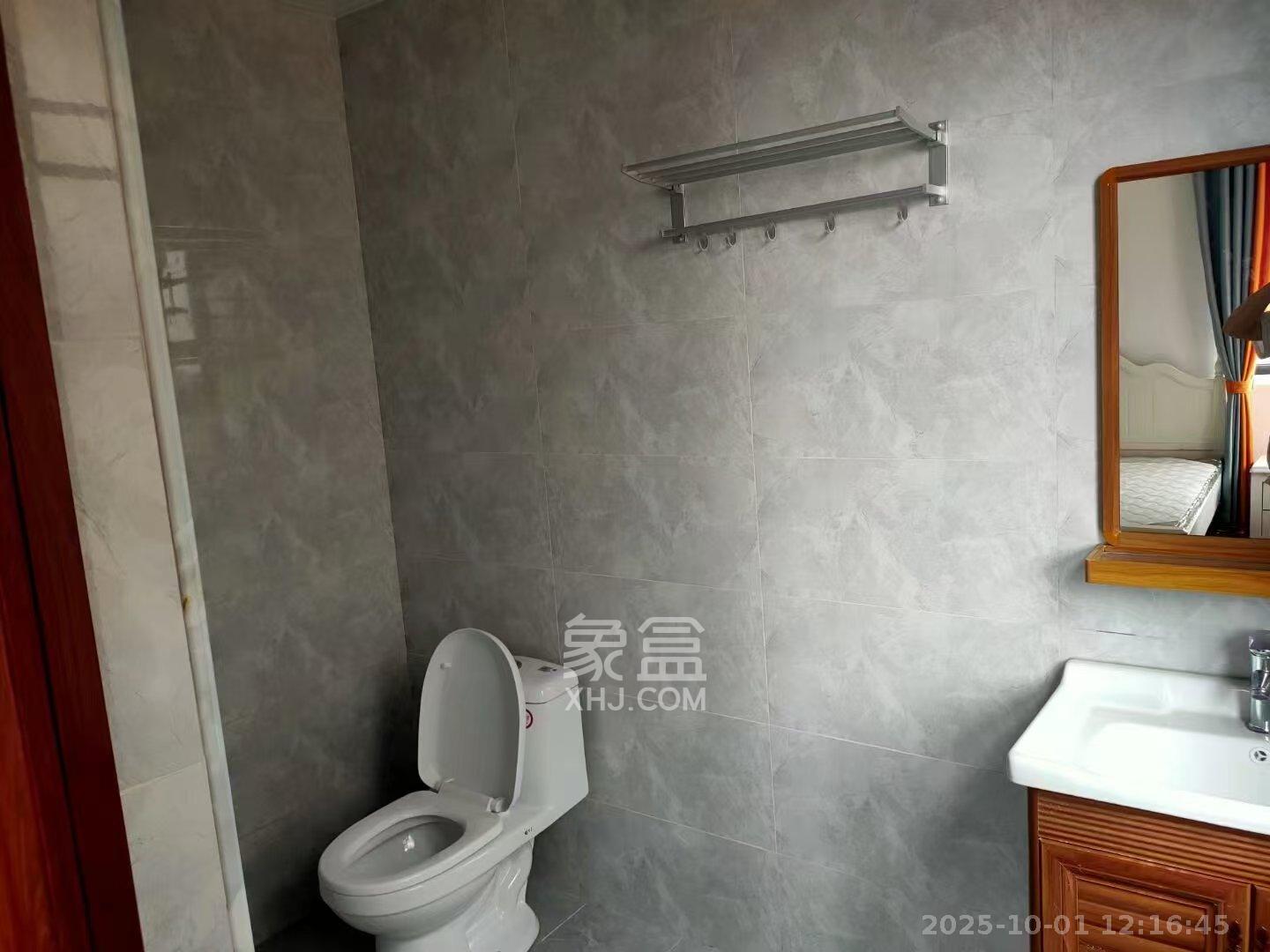 兴和佳苑安置小区  3室2厅2卫    2600.0元/月