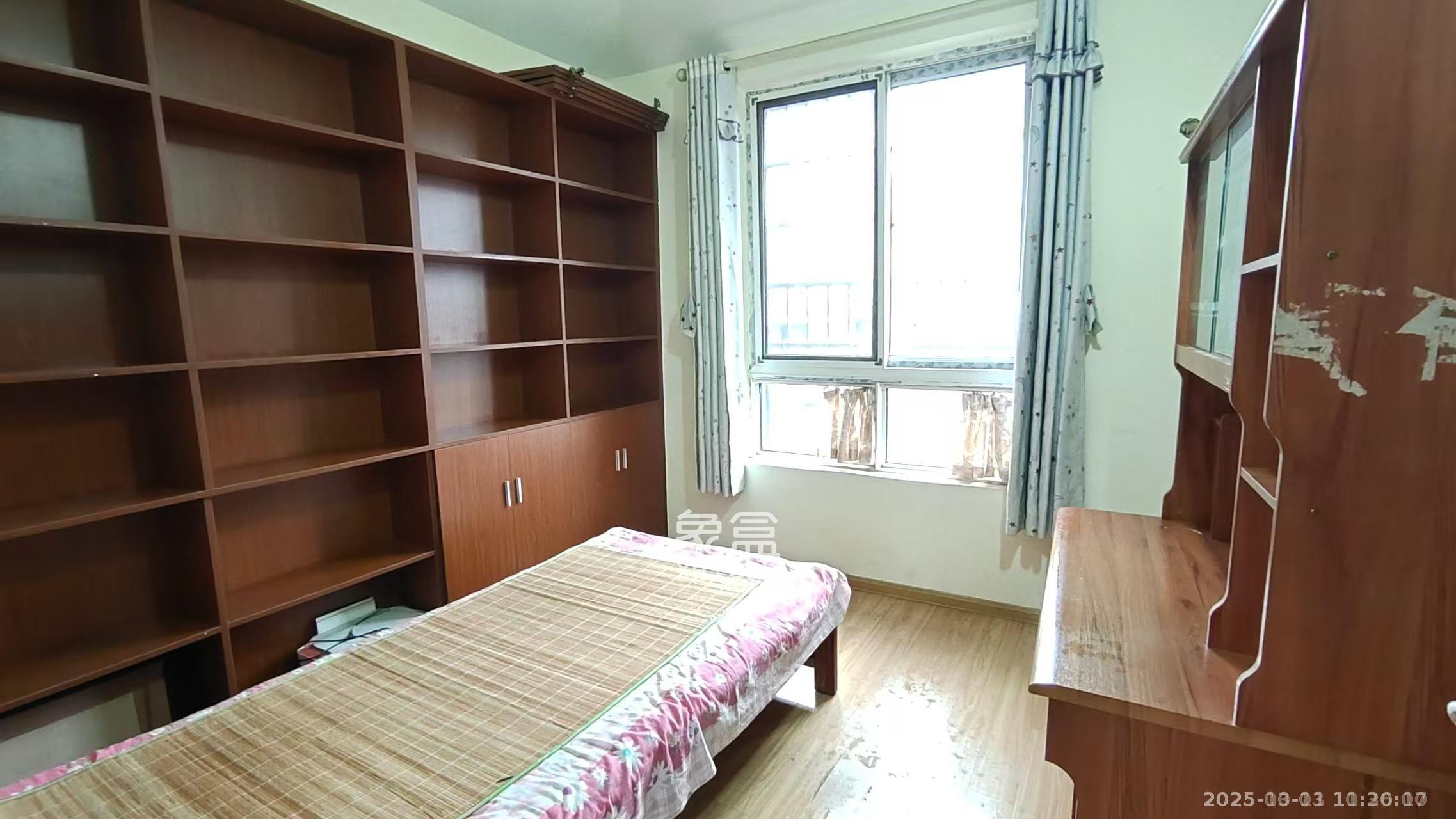 山水湾  3室2厅2卫    1450.0元/月室内图