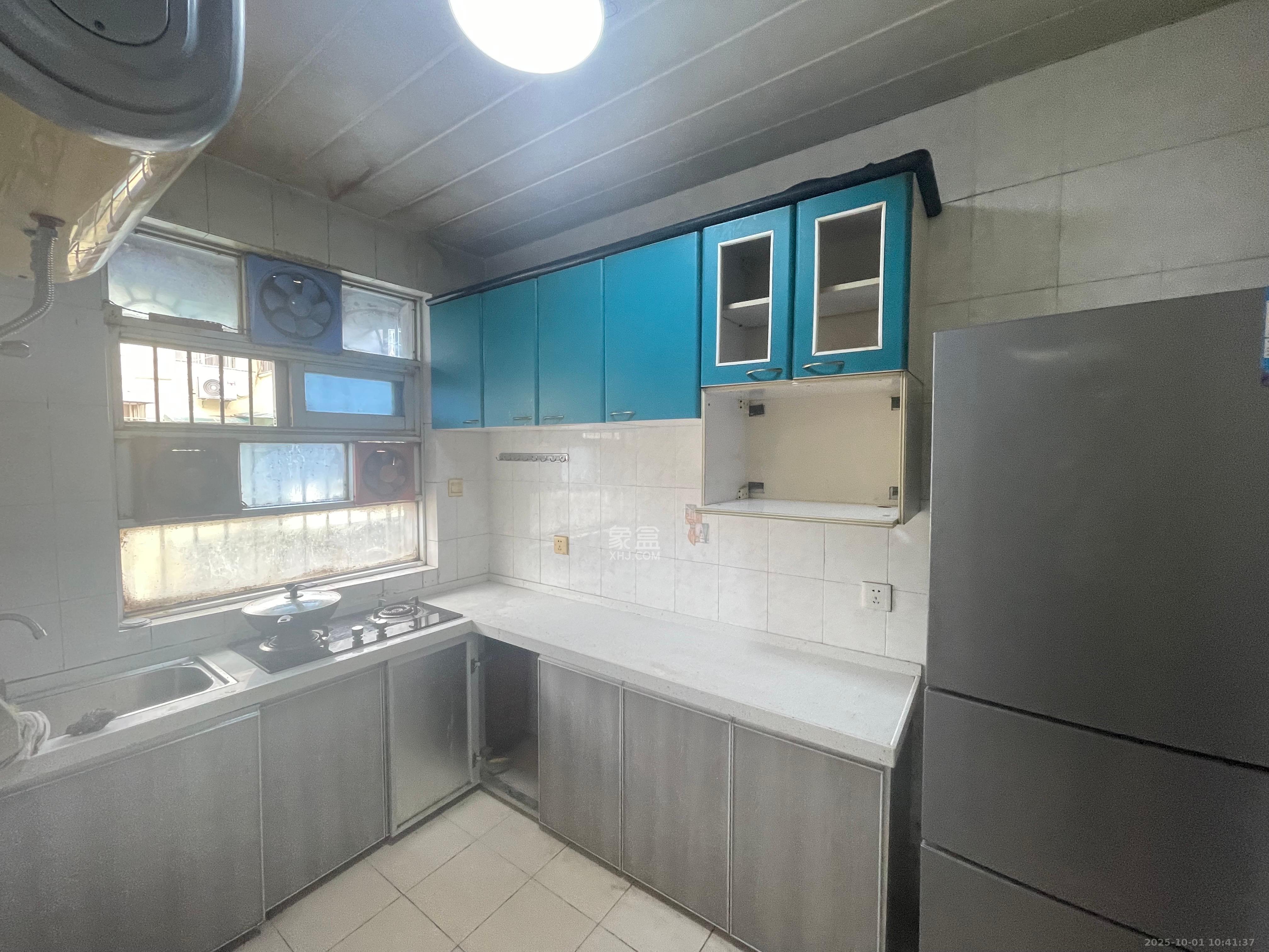 解放四村363号新族公寓 4室2厅1卫 1500.0元/月 解放四村363号新族公寓 4室2厅1卫 1500.0元/月室内图