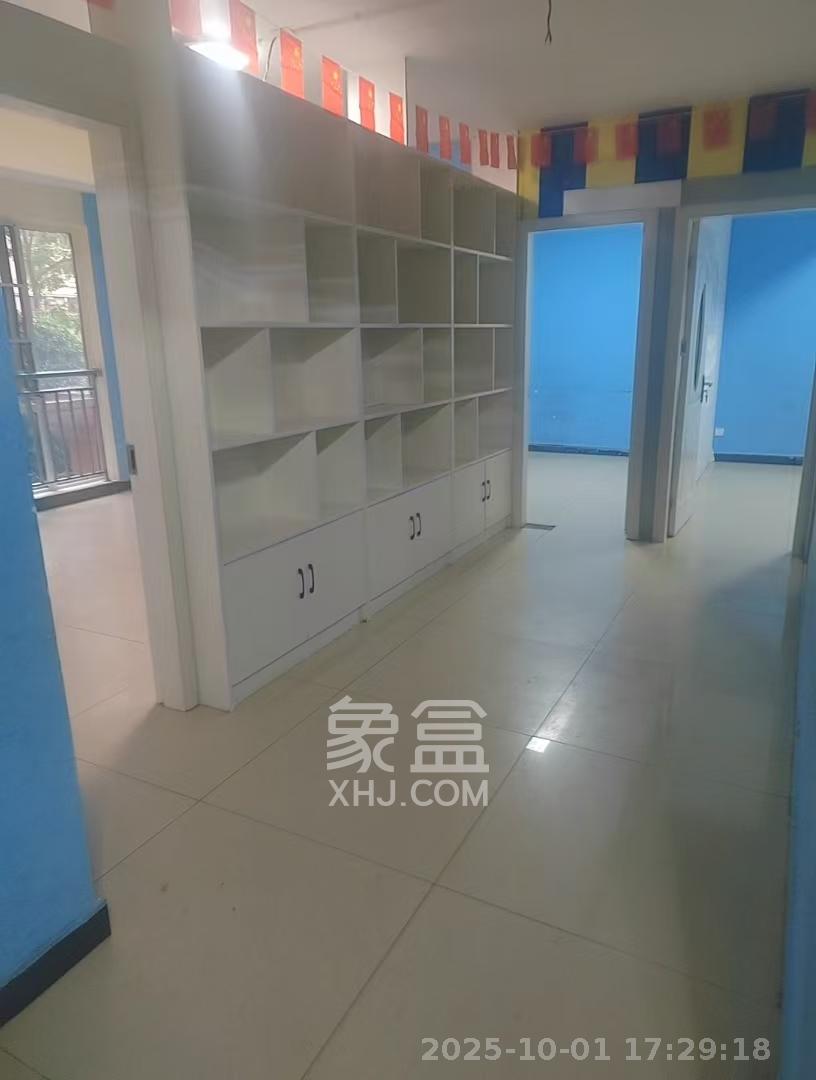 丽发新城 3室2厅2卫 1800.0元/月 丽发新城 3室2厅2卫 1800.0元/月室内图