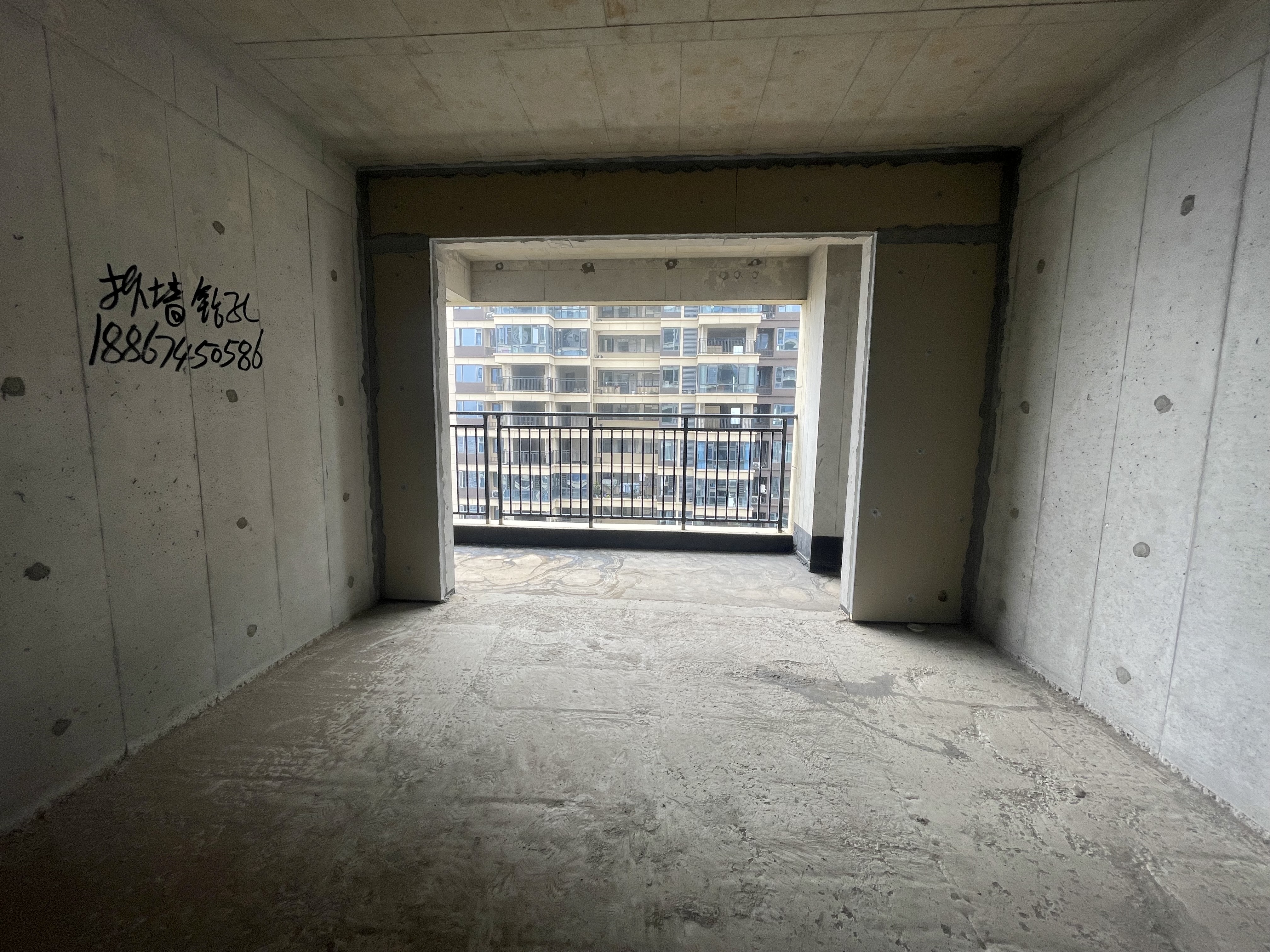 凯越湘中府 3室2厅2卫 58.8万 凯越湘中府 3室2厅2卫 58.8万客厅