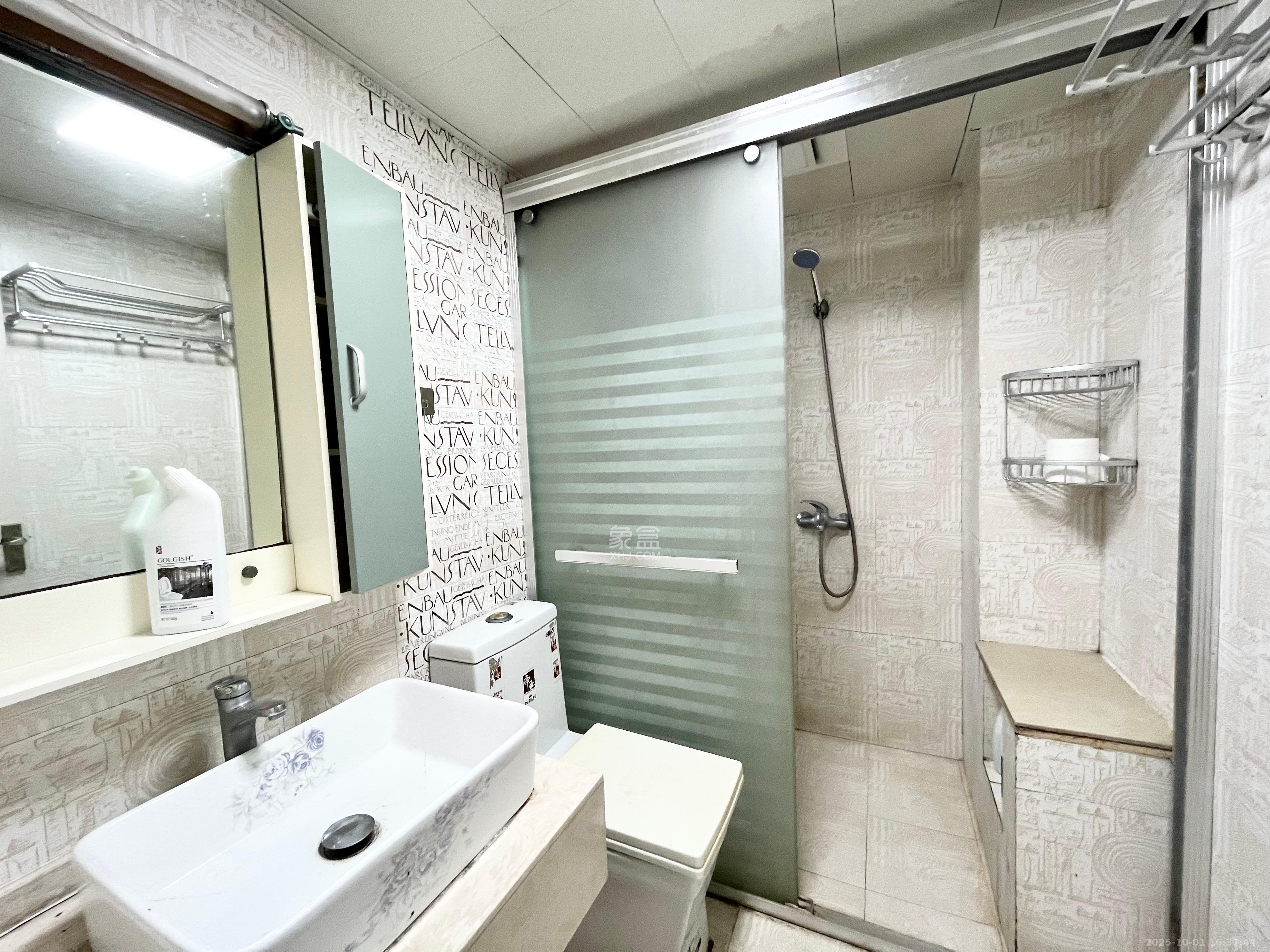 保利麓谷林语A区 3室2厅1卫 2200.0元/月 保利麓谷林语A区 3室2厅1卫 2200.0元/月室内图