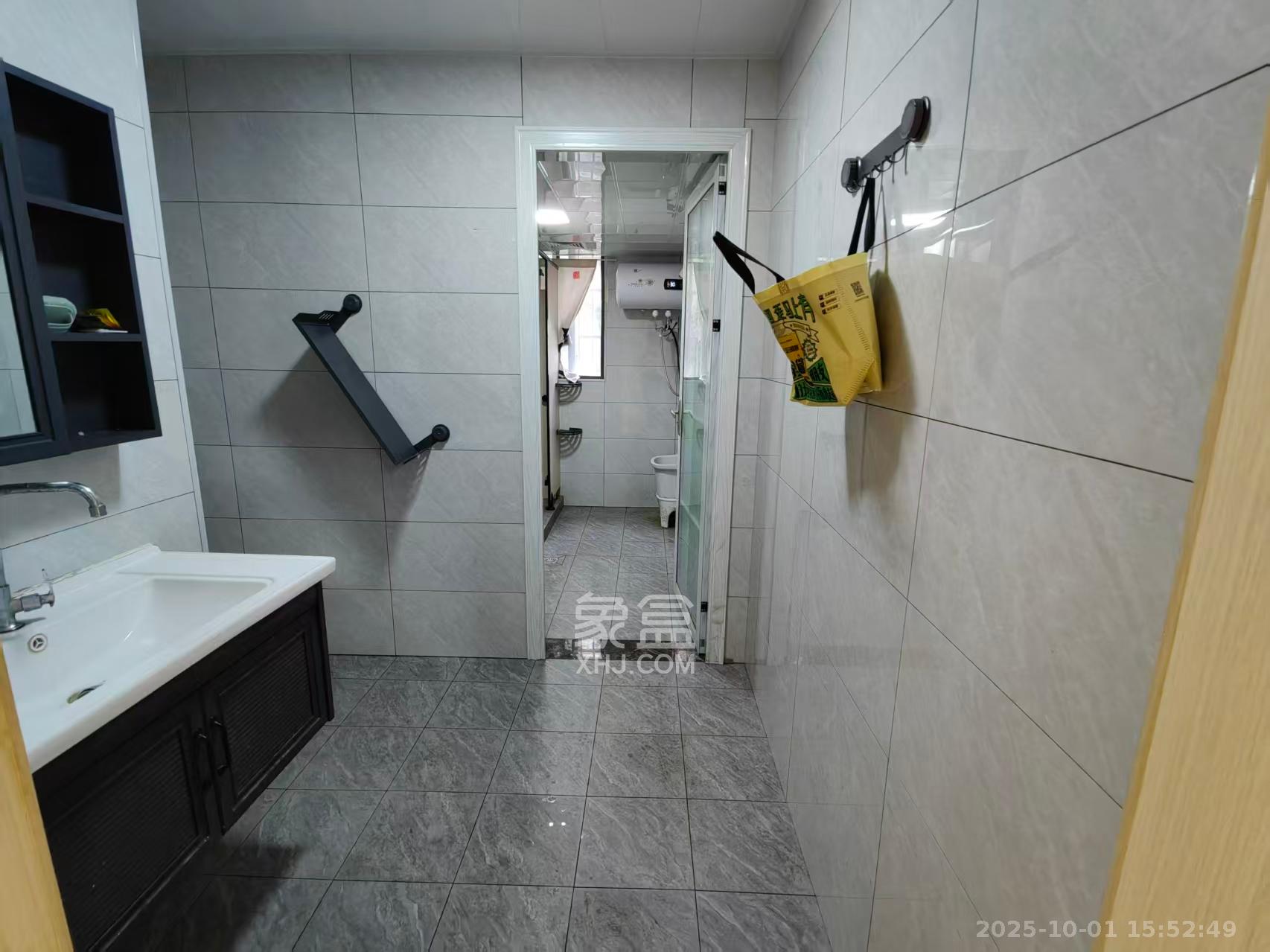 学府华庭  10室1厅3卫    6500.0元/月室内图