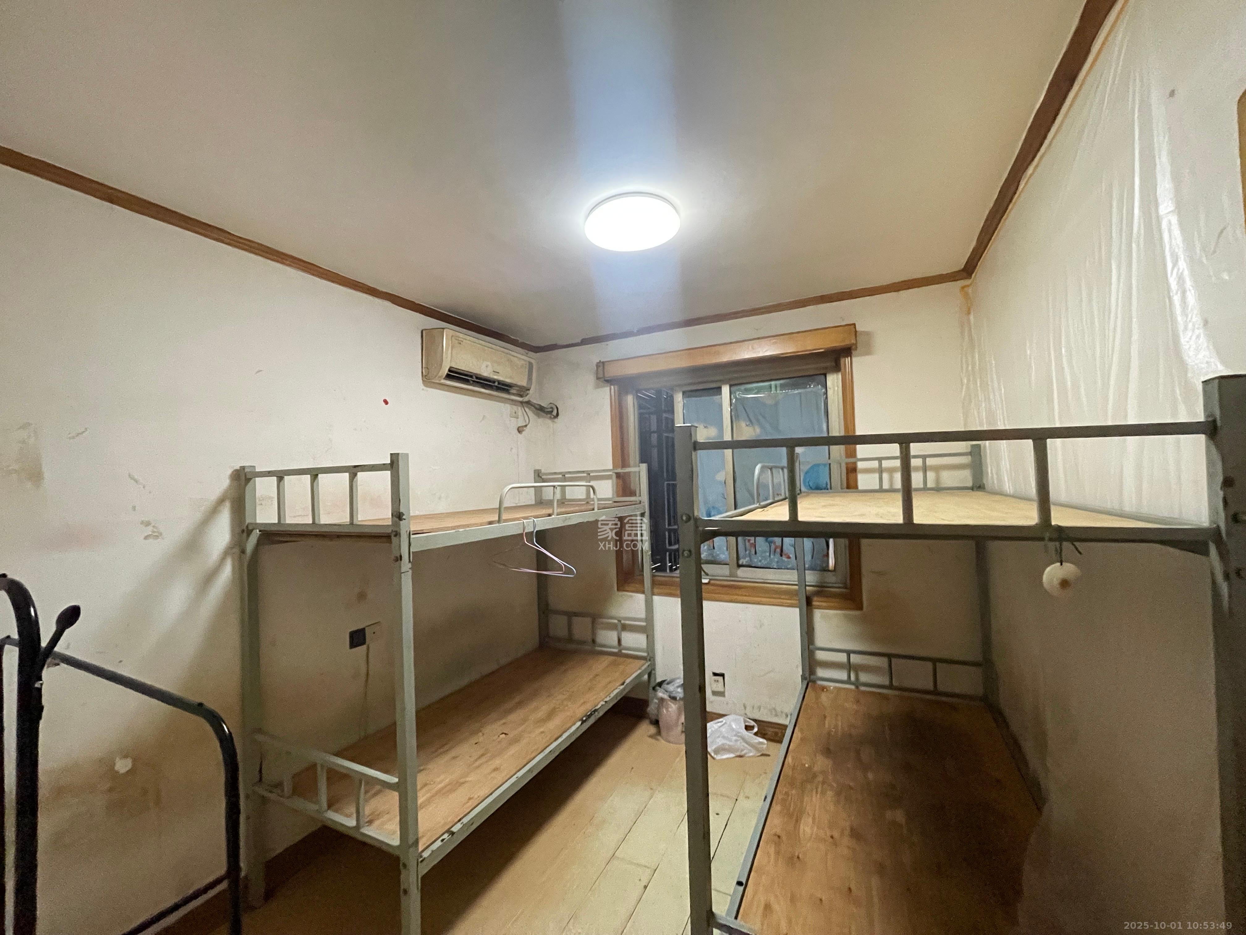 坡子街综合楼  1室0厅0卫   3300.00元/月室内图