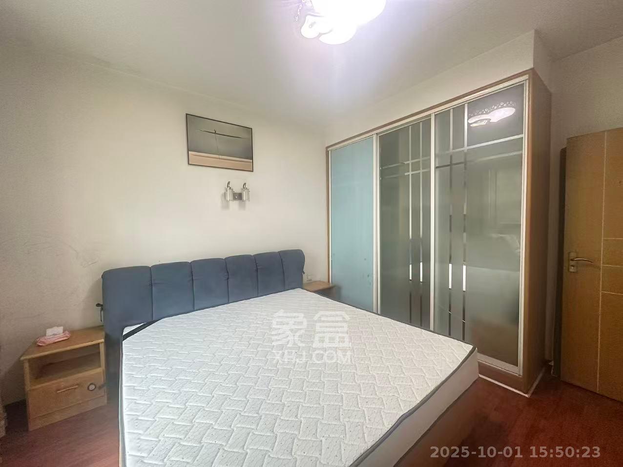 中南汽车世界  2室2厅1卫   1300.00元/月