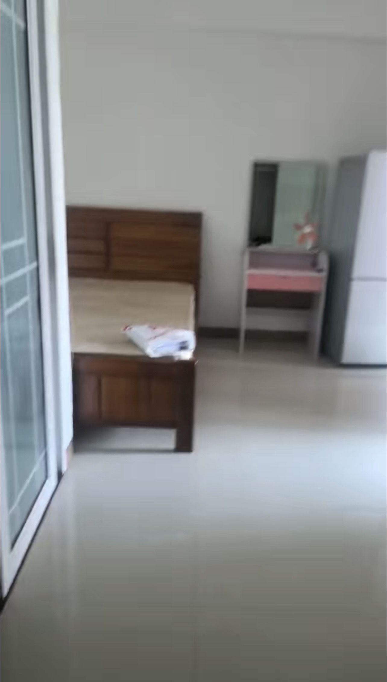 丽都花园  1室1厅1卫    1000.0元/月室内图