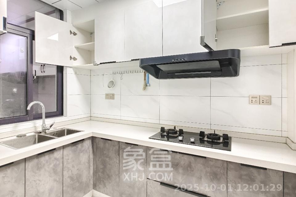 中央美郡 3室2厅2卫 162.0万 中央美郡 3室2厅2卫 162.0万厨房