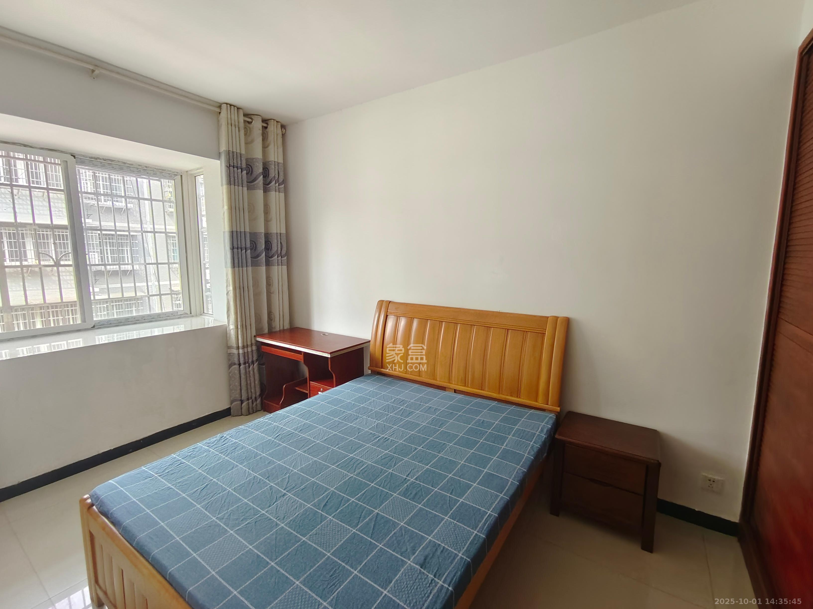 靳江小区  2室1厅1卫    1300.0元/月室内图