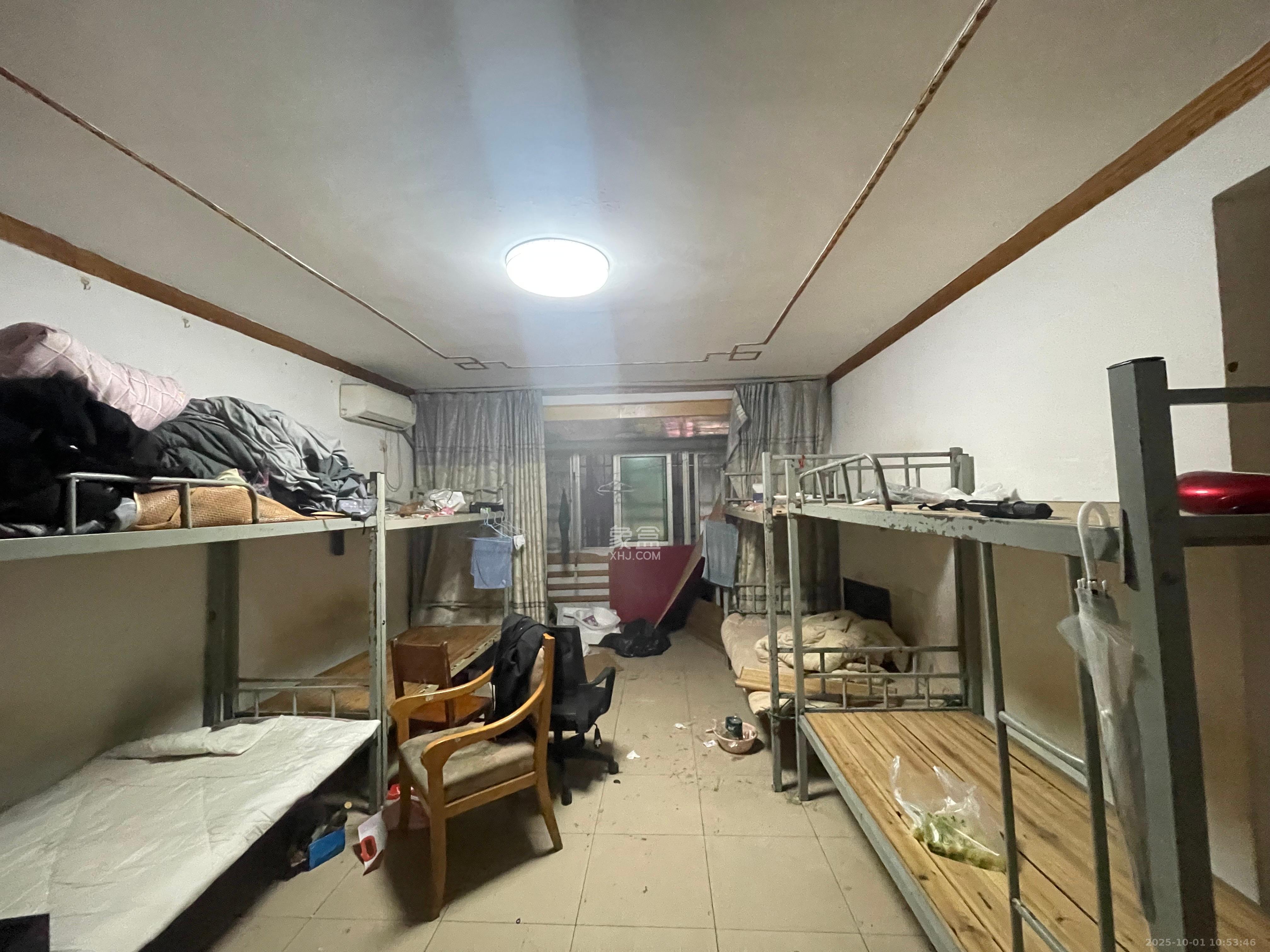 坡子街综合楼  1室0厅0卫   3300.00元/月