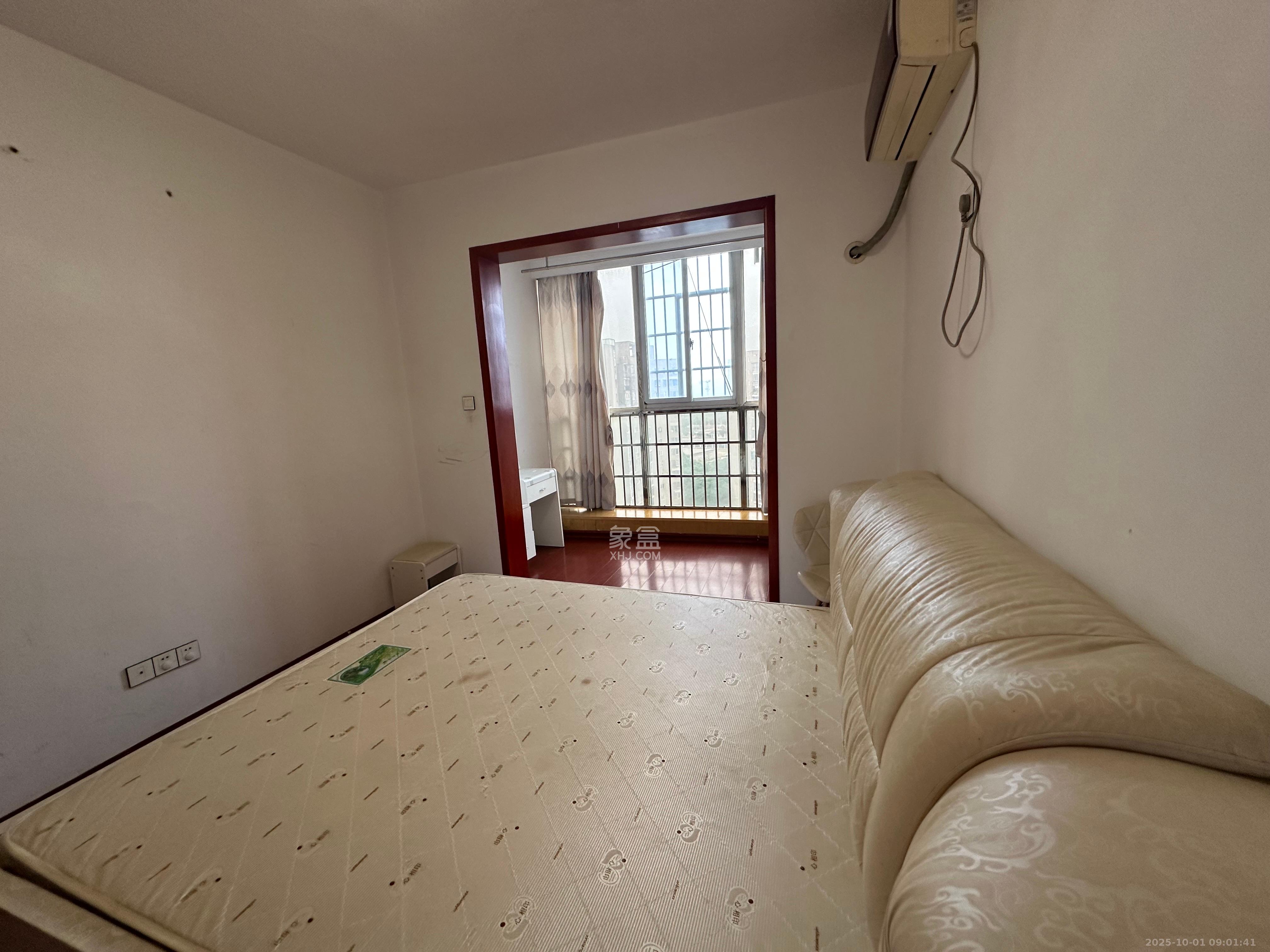 紫晶城  1室2厅1卫    1400.0元/月室内图