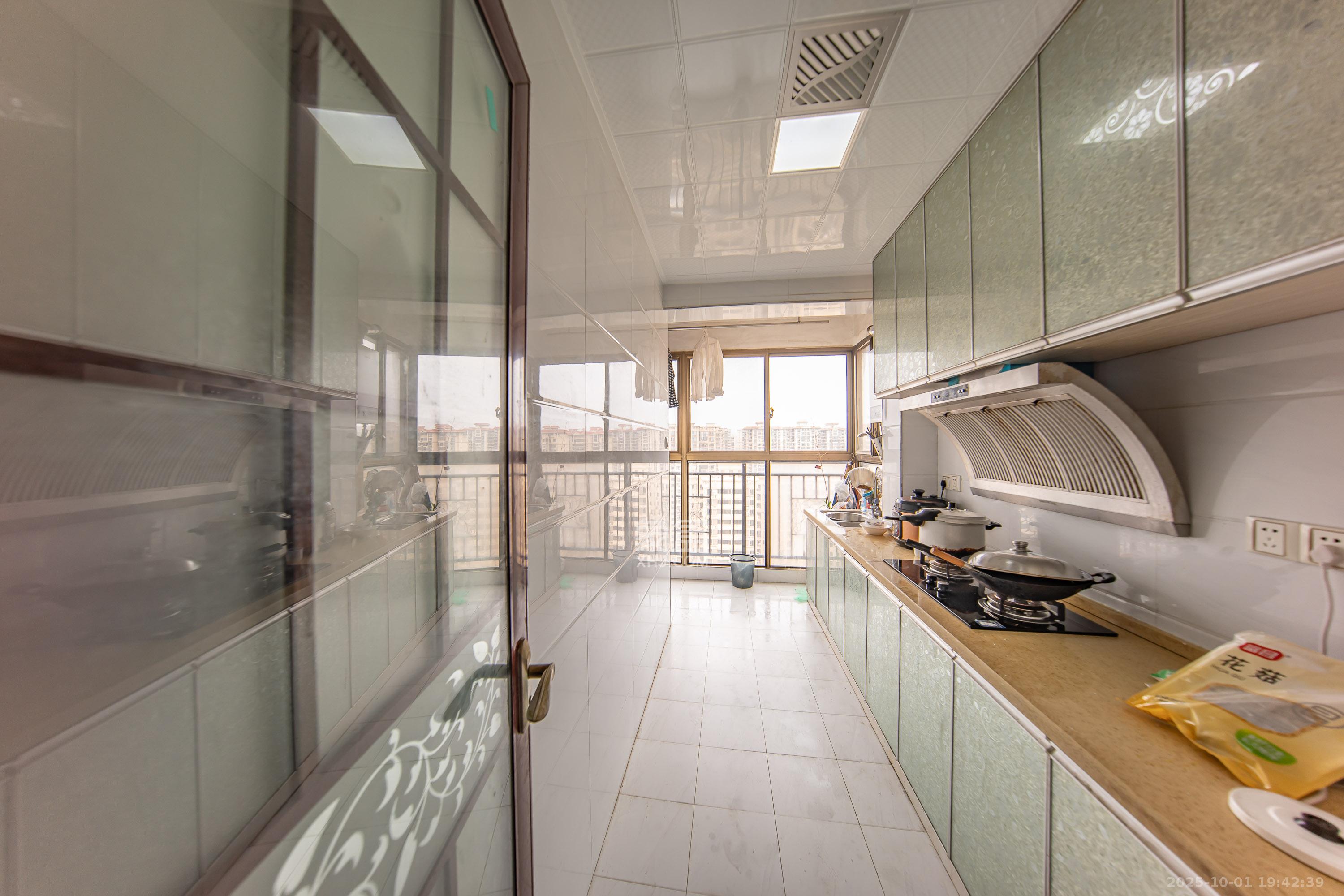 江山帝景雅典 3室2厅2卫 108.0万 江山帝景雅典 3室2厅2卫 108.0万厨房