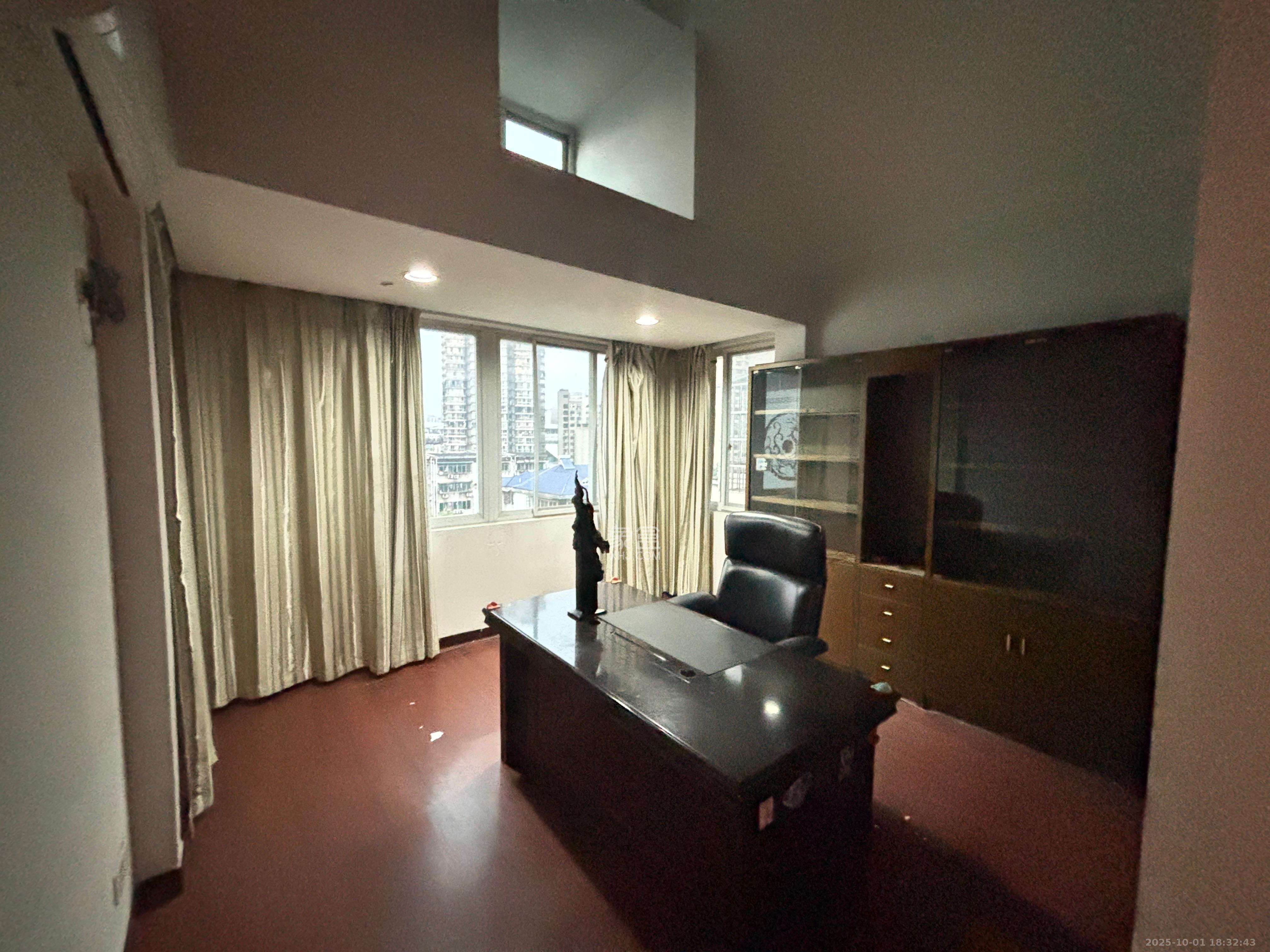 明媚星城 5室2厅2卫 4000.0元/月 明媚星城 5室2厅2卫 4000.0元/月室内图