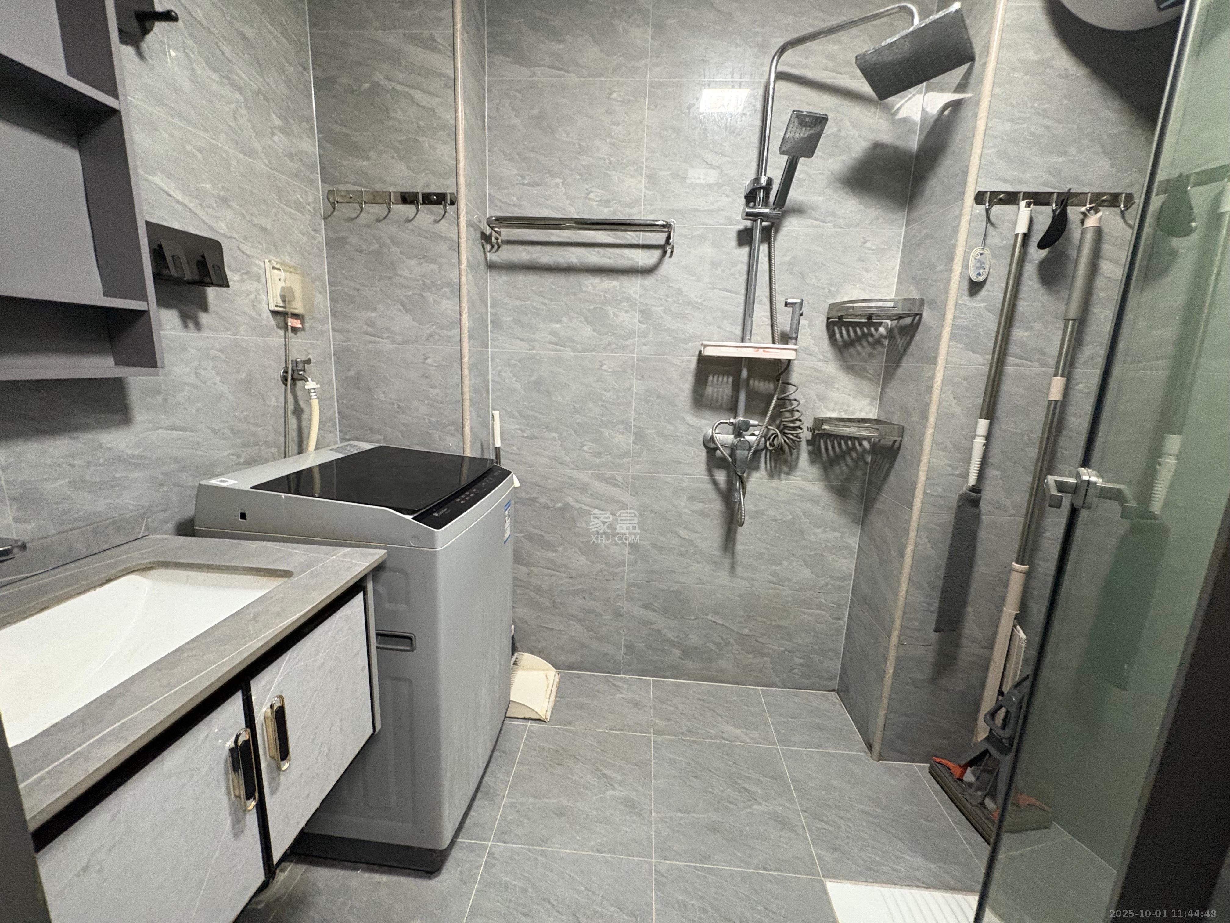 万润时光里  1室1厅1卫    2000.0元/月室内图