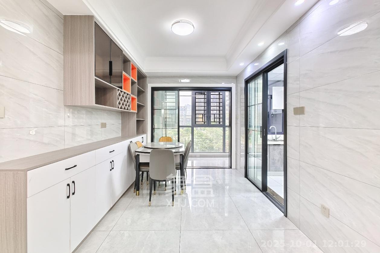 中央美郡 3室2厅2卫 162.0万 中央美郡 3室2厅2卫 162.0万客厅