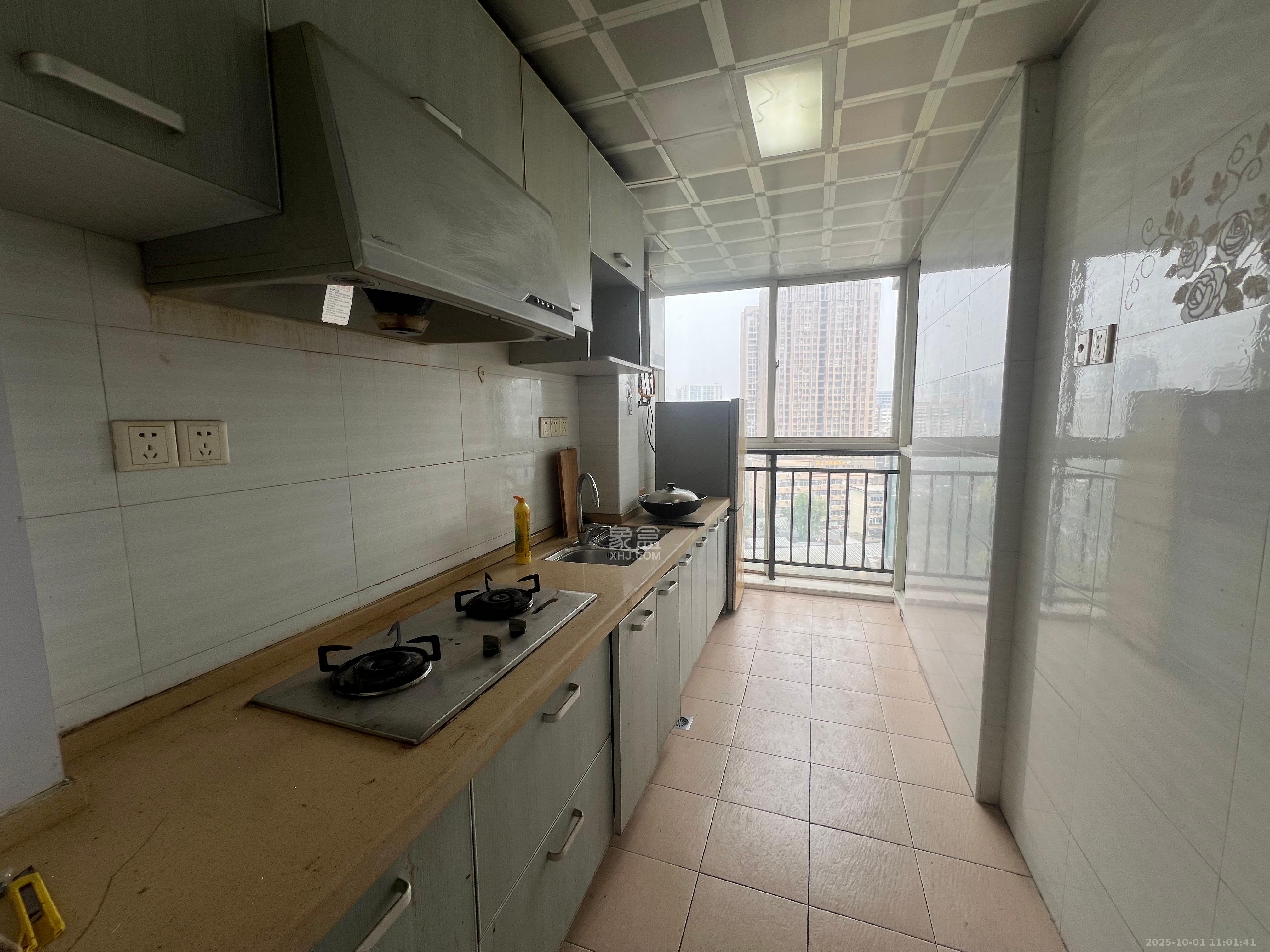 龙王港社区 3室2厅1卫 2600.0元/月 龙王港社区 3室2厅1卫 2600.0元/月室内图