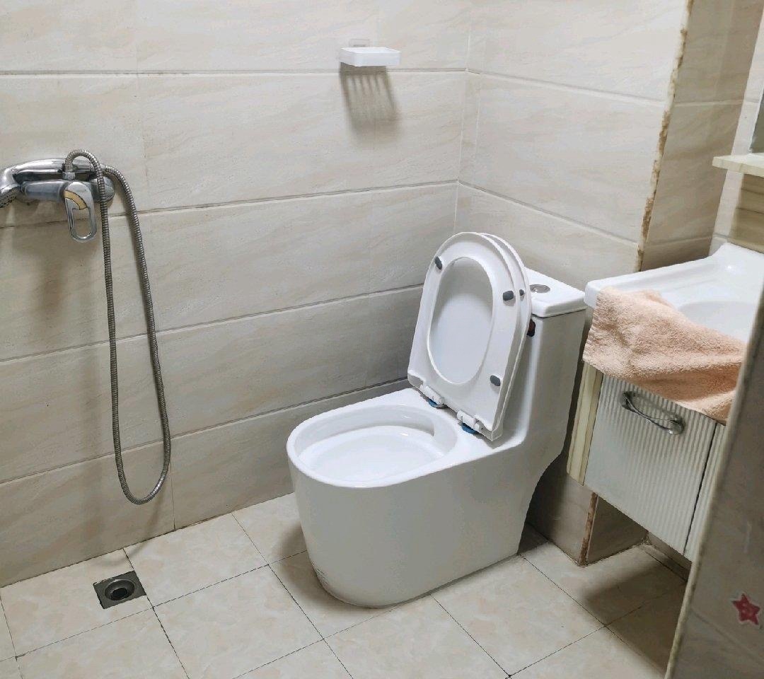 凤翔花园(A区) 2室1厅1卫 1700.0元/月 凤翔花园(A区) 2室1厅1卫 1700.0元/月室内图