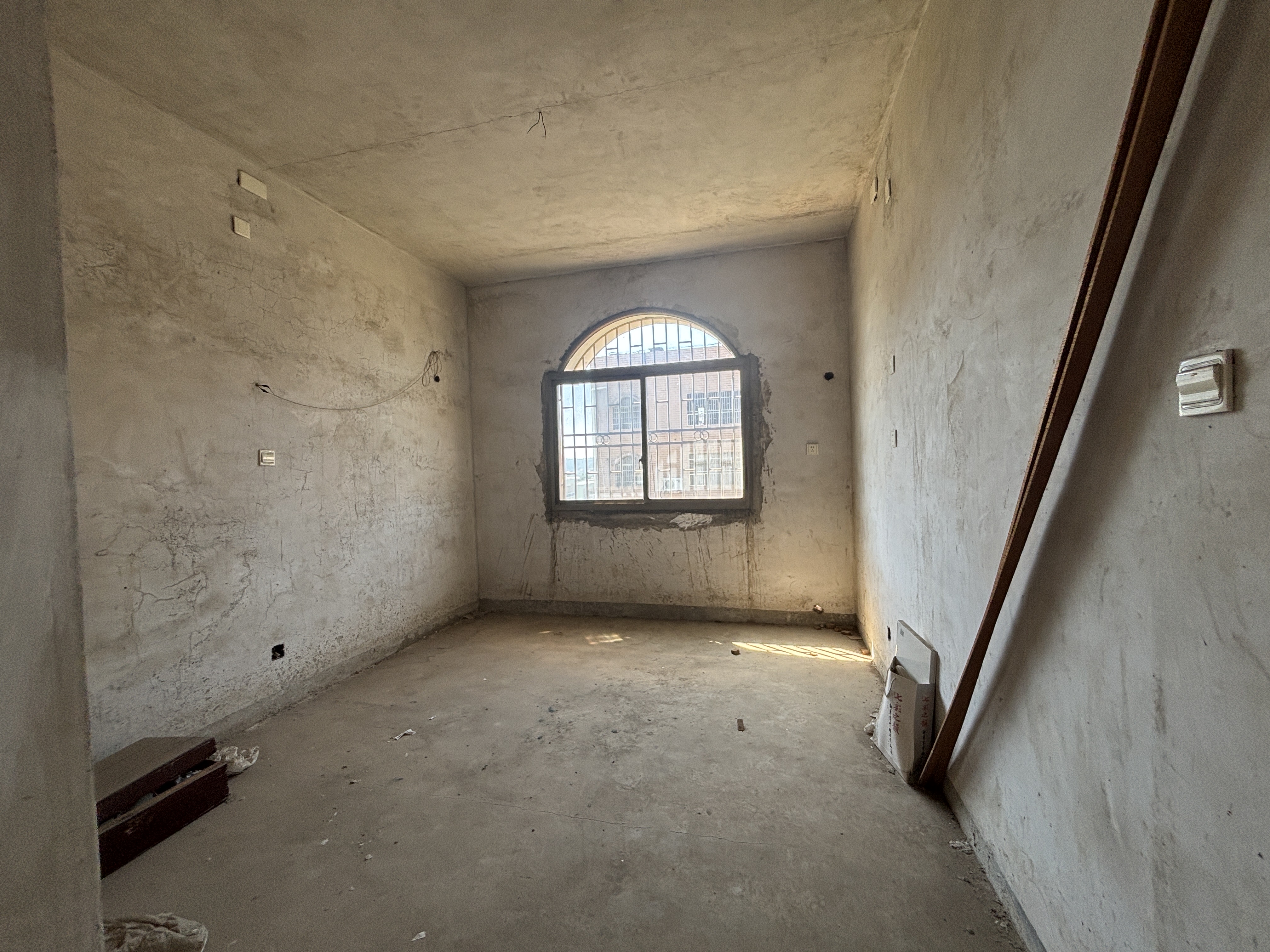 广电中心家属楼 3室2厅1卫 36.8万 广电中心家属楼 3室2厅1卫 36.8万客厅