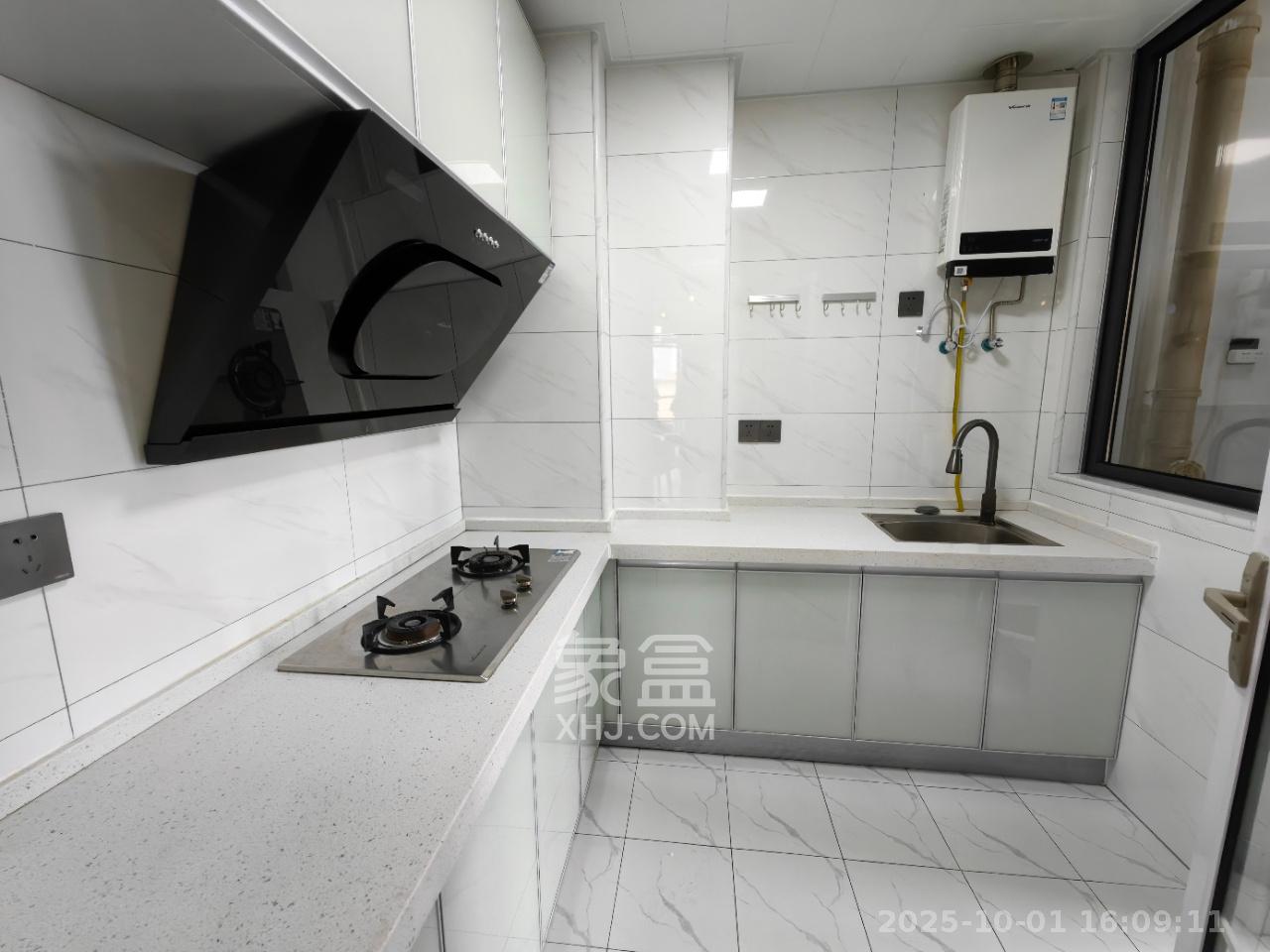 荣盛岳麓峰景 3室2厅2卫 1700.0元/月 荣盛岳麓峰景 3室2厅2卫 1700.0元/月室内图