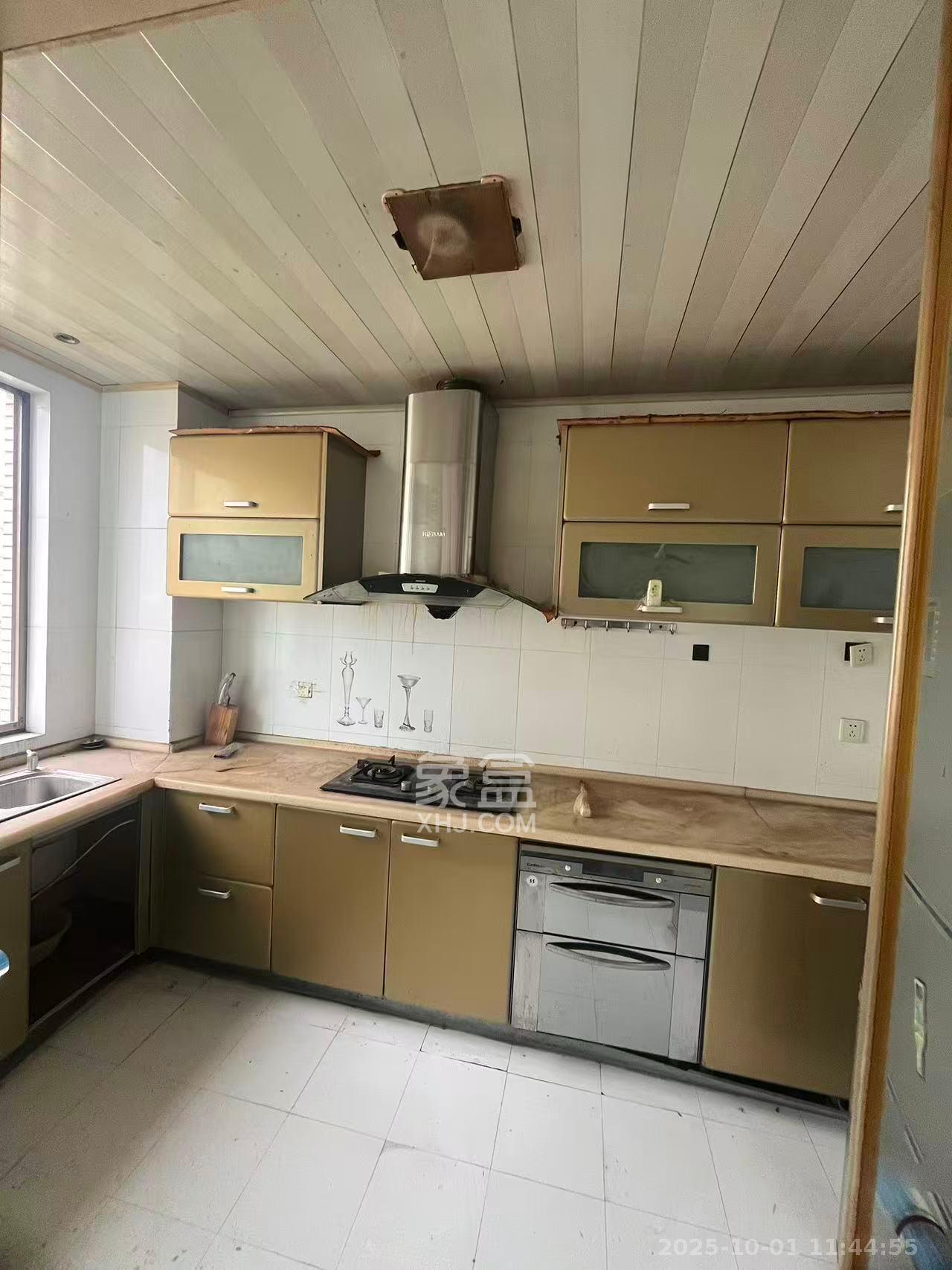 满庭芳小区 3室2厅2卫 2300.0元/月 满庭芳小区 3室2厅2卫 2300.0元/月室内图