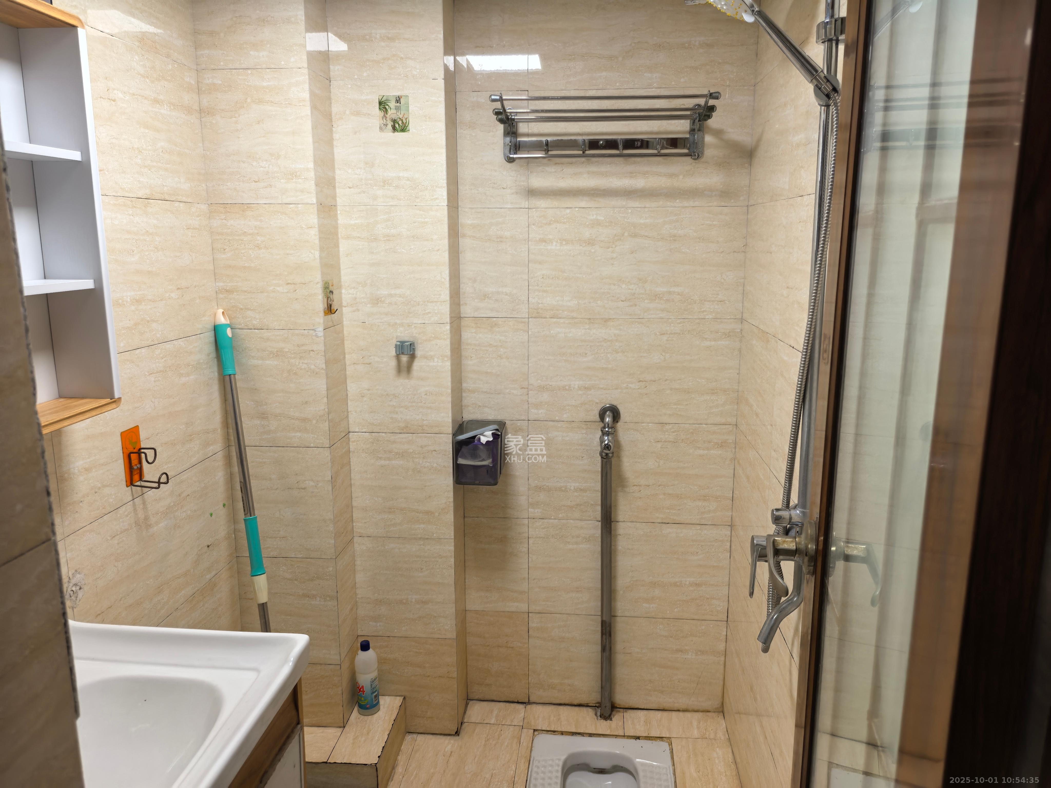 建鸿达华都(华都小户型及大华写字楼) 1室1厅1卫 2400.0元/月 建鸿达华都(华都小户型及大华写字楼) 1室1厅1卫 2400.0元/月室内图