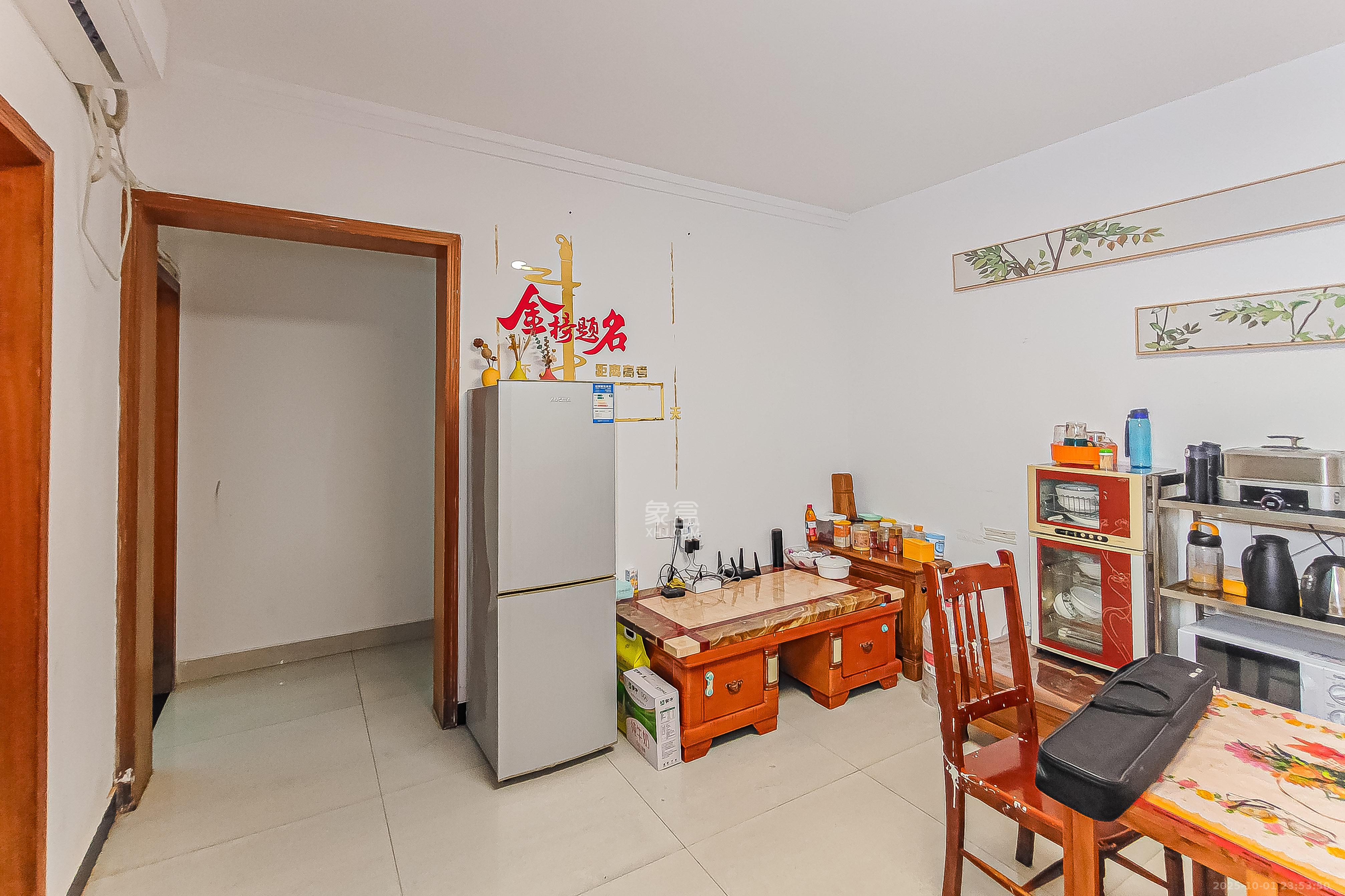 鸿信大厦 4室2厅2卫 208.0万 鸿信大厦 4室2厅2卫 208.0万客厅