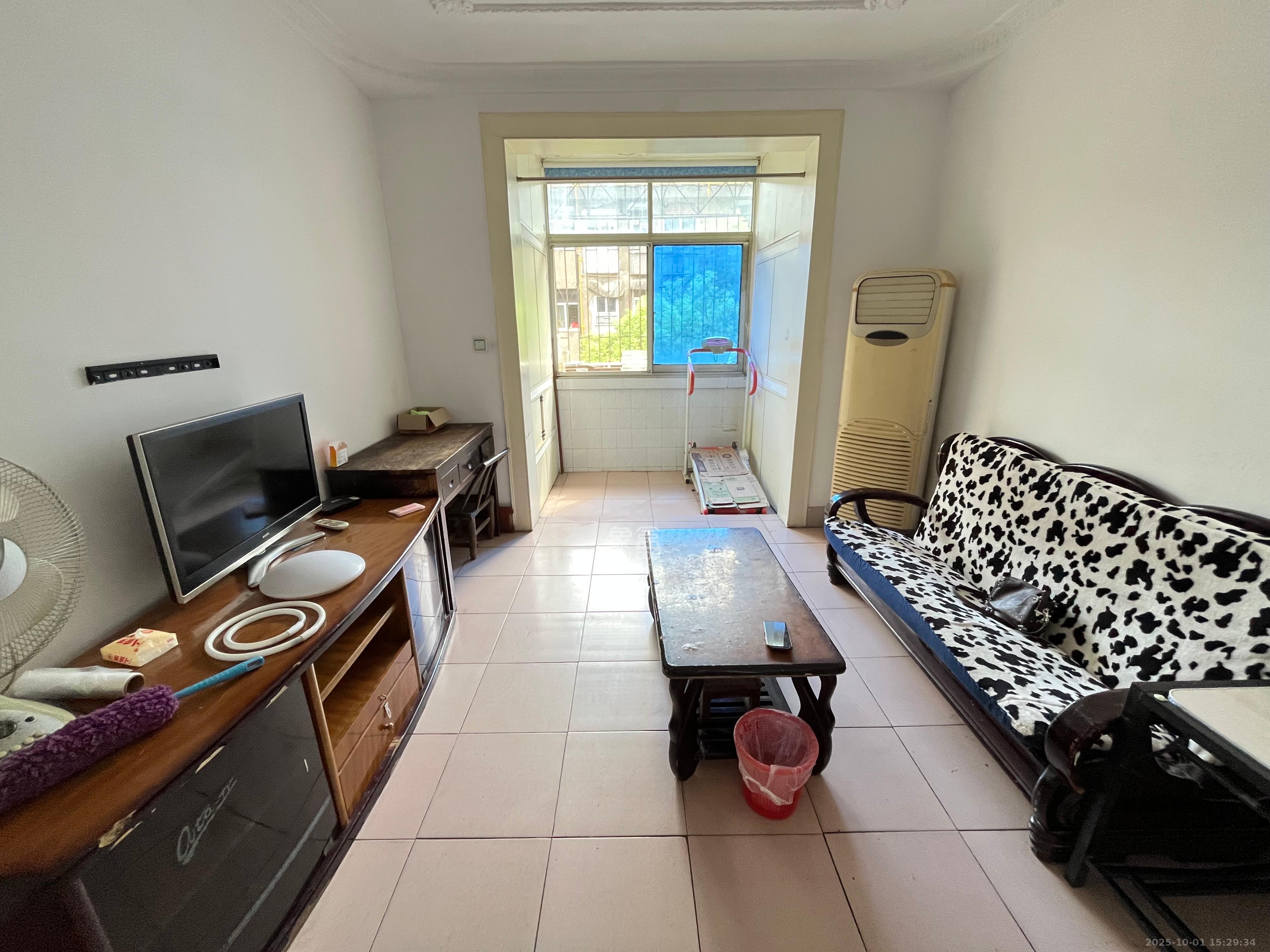 军属新村  2室1厅1卫    1200.0元/月