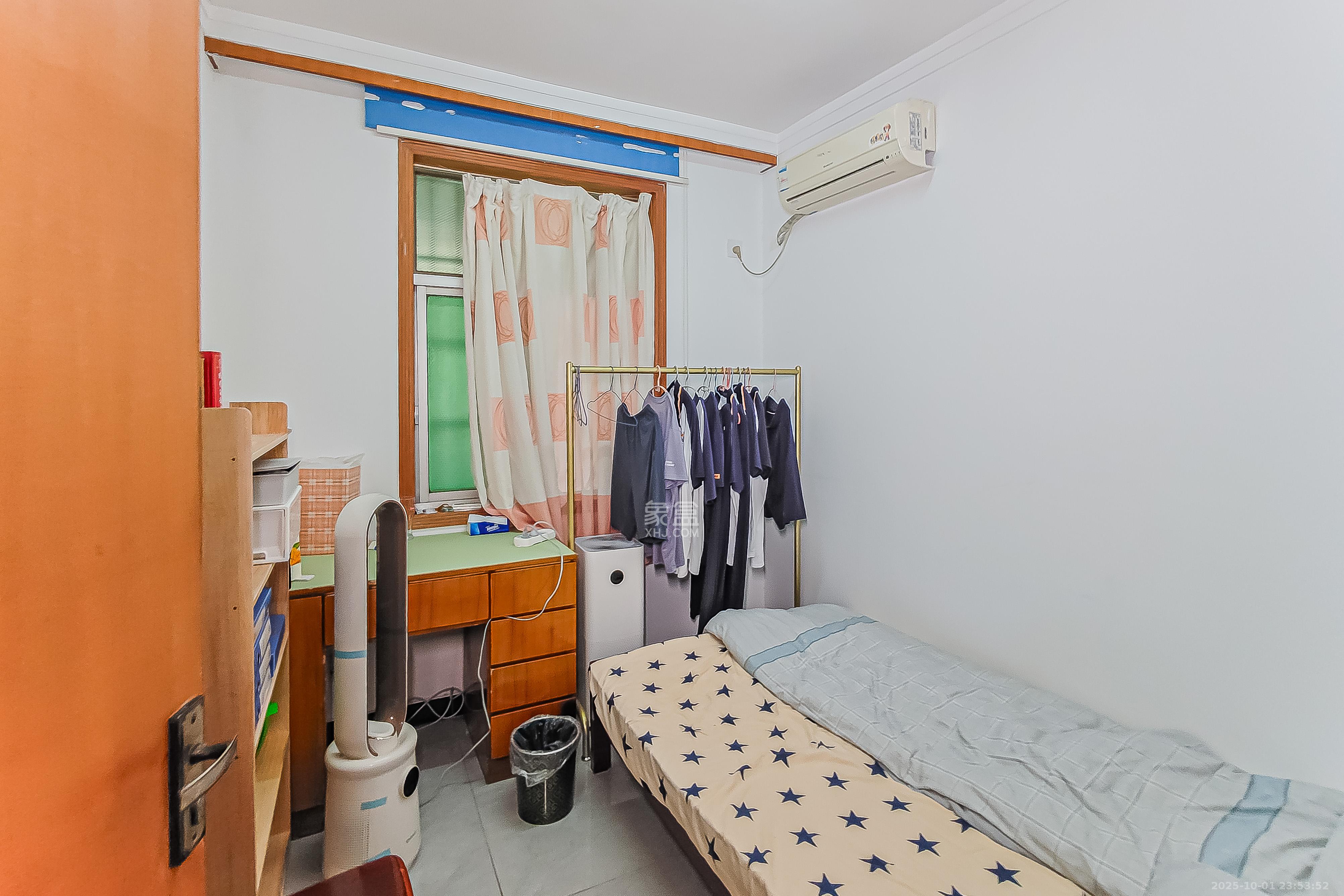 鸿信大厦 4室2厅2卫 208.0万 鸿信大厦 4室2厅2卫 208.0万卧室