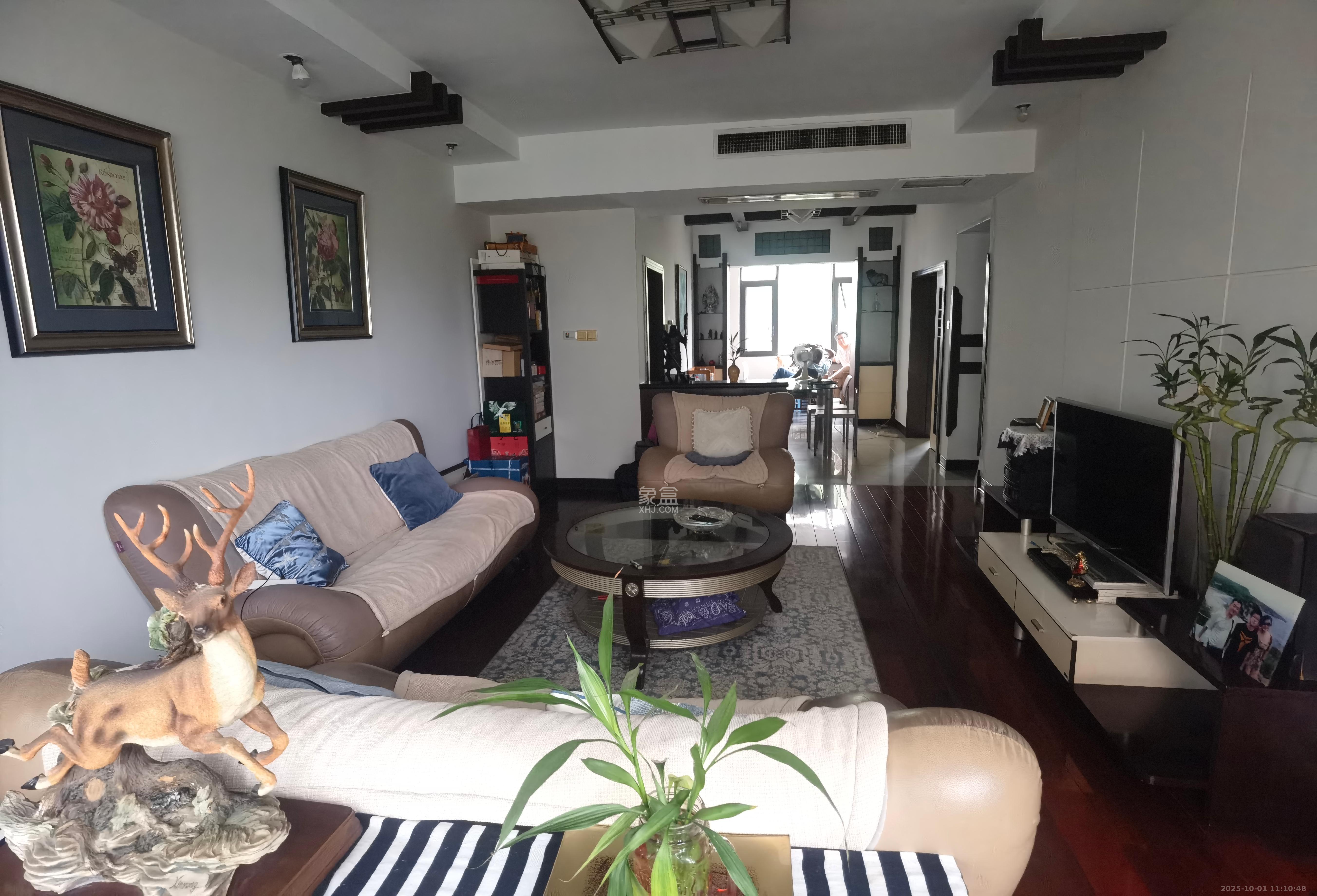 金鹰小区  3室2厅2卫    2700.0元/月 金鹰小区  3室2厅2卫    2700.0元/月室内图