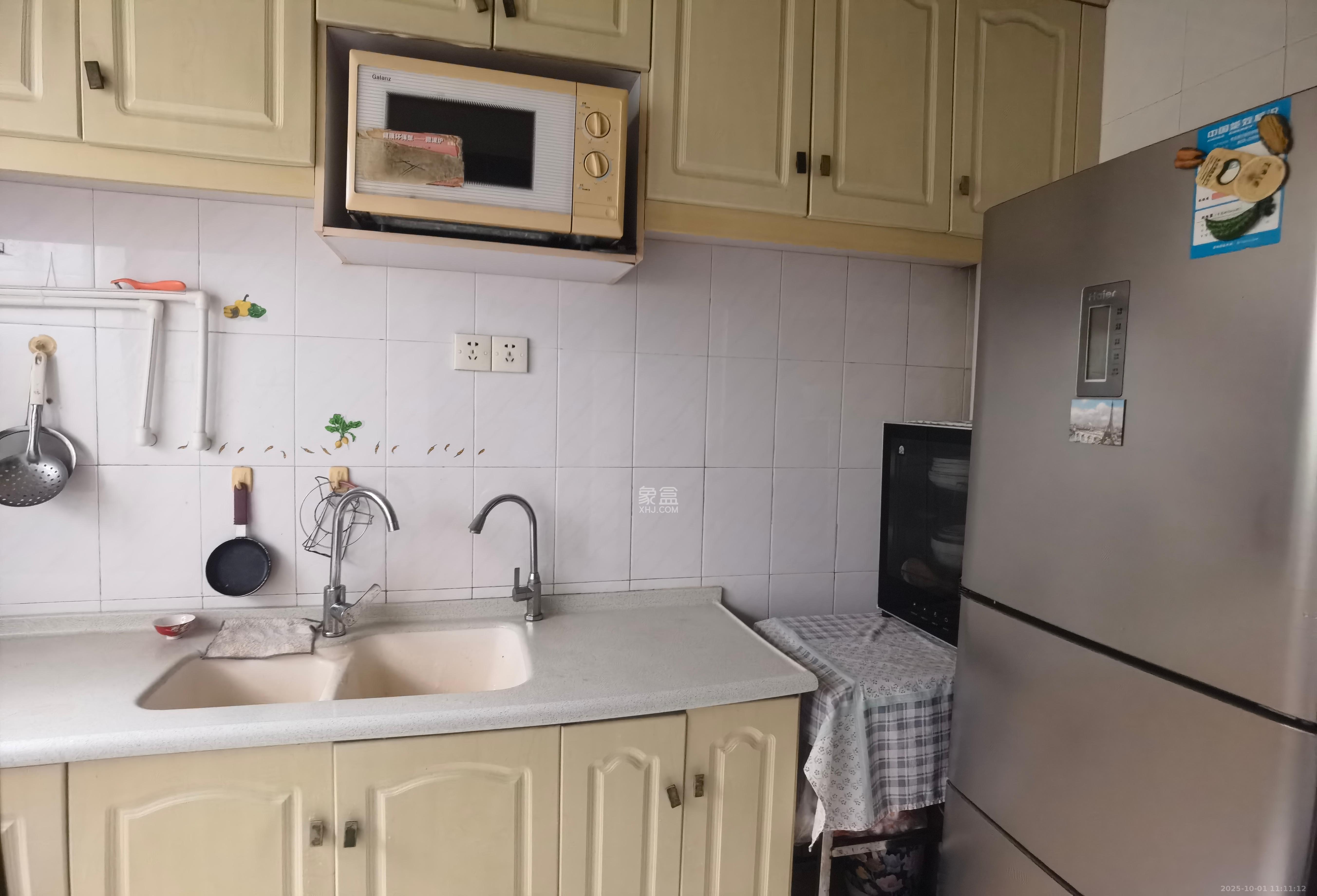 金鹰小区  3室2厅2卫    2700.0元/月 金鹰小区  3室2厅2卫    2700.0元/月室内图