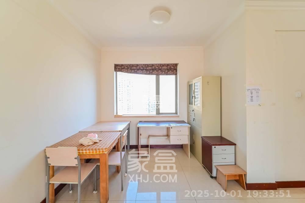 新城新世界一二三期 2室2厅1卫 2100.0元/月 新城新世界一二三期 2室2厅1卫 2100.0元/月室内图