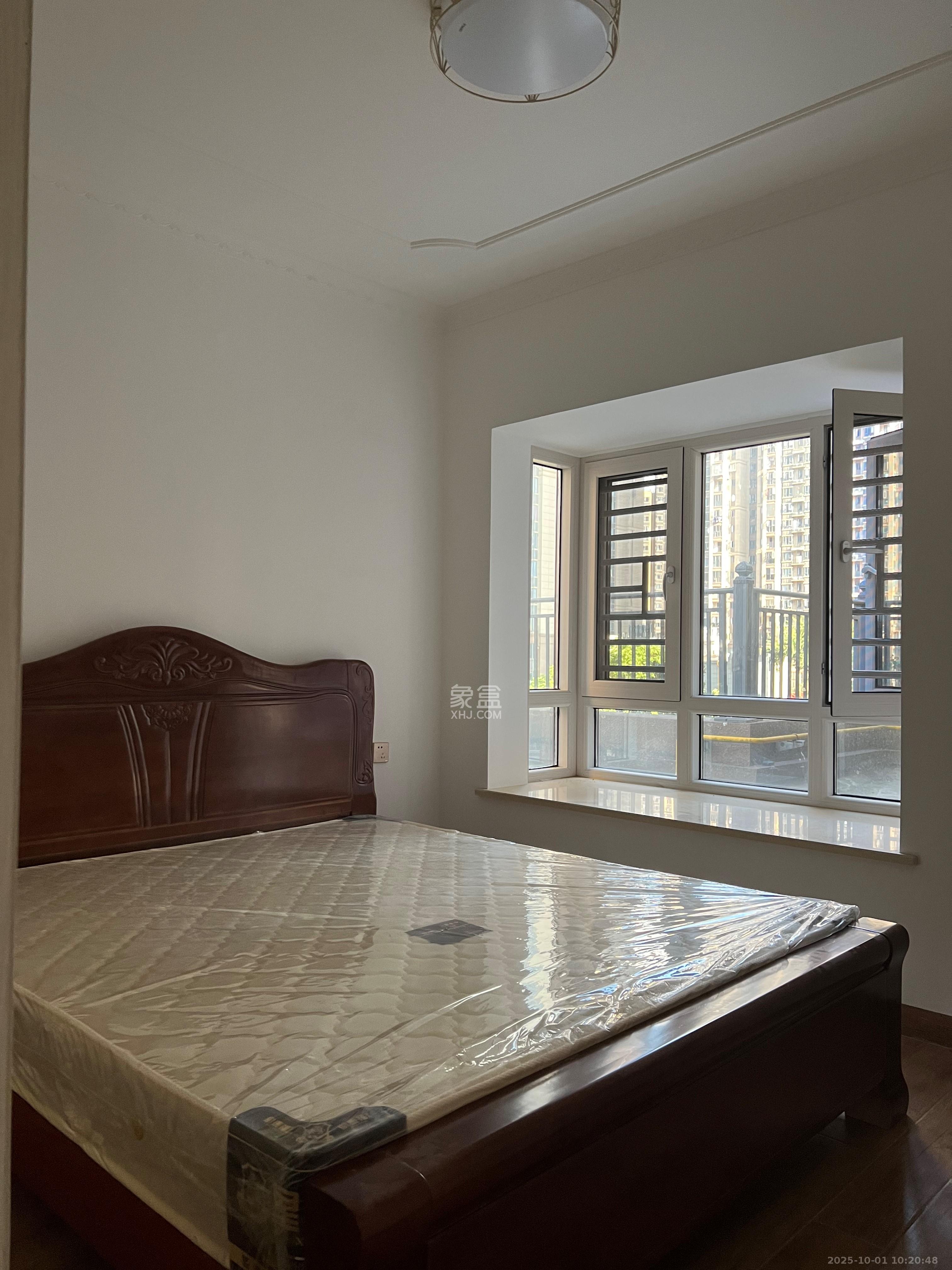 荣盛花语城 3室2厅2卫 2300.0元/月 荣盛花语城 3室2厅2卫 2300.0元/月室内图