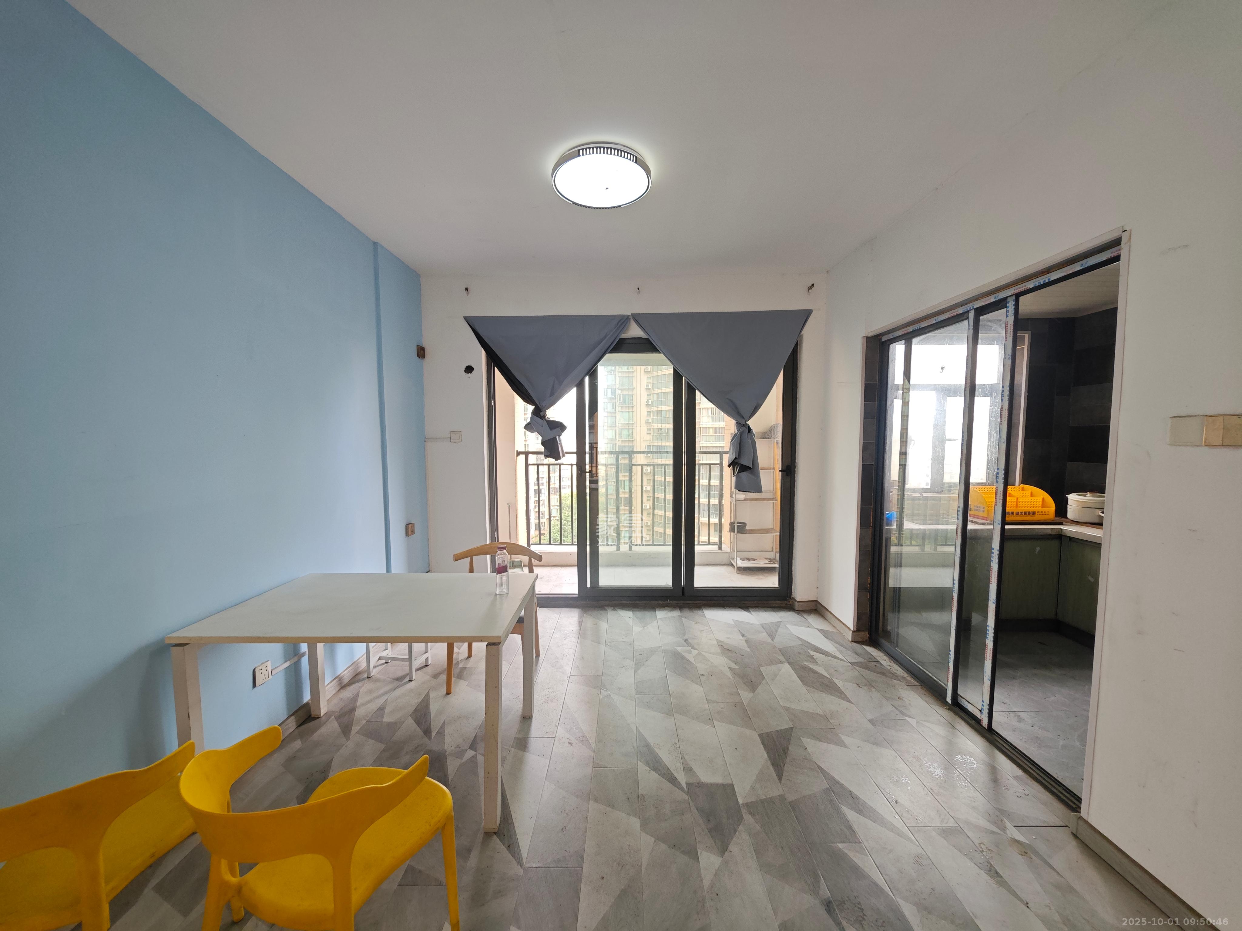 天健城 4室2厅2卫 3500.0元/月 天健城 4室2厅2卫 3500.0元/月室内图