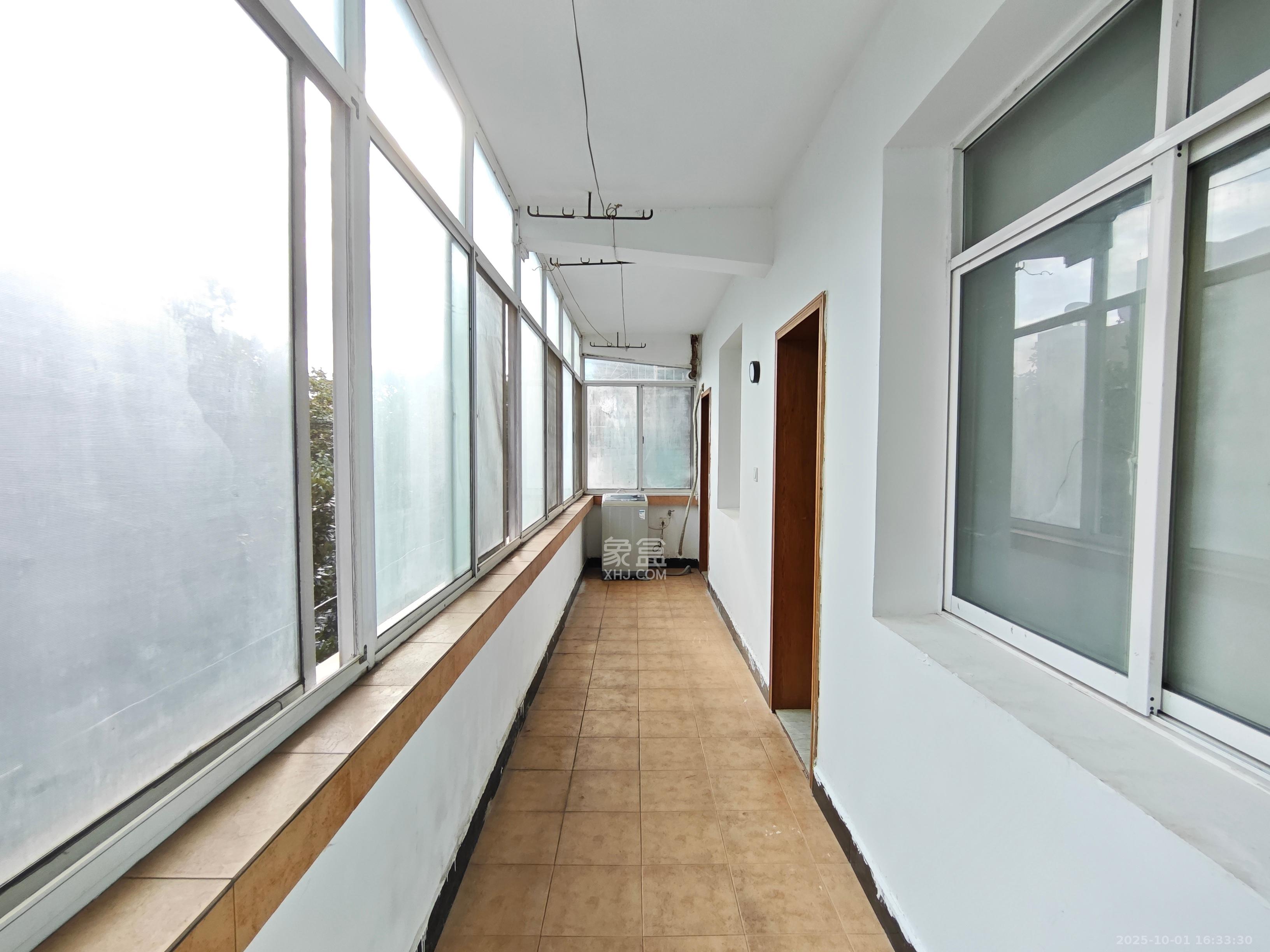 省农业银行雨花路大院 3室2厅1卫 1900.0元/月 省农业银行雨花路大院 3室2厅1卫 1900.0元/月室内图