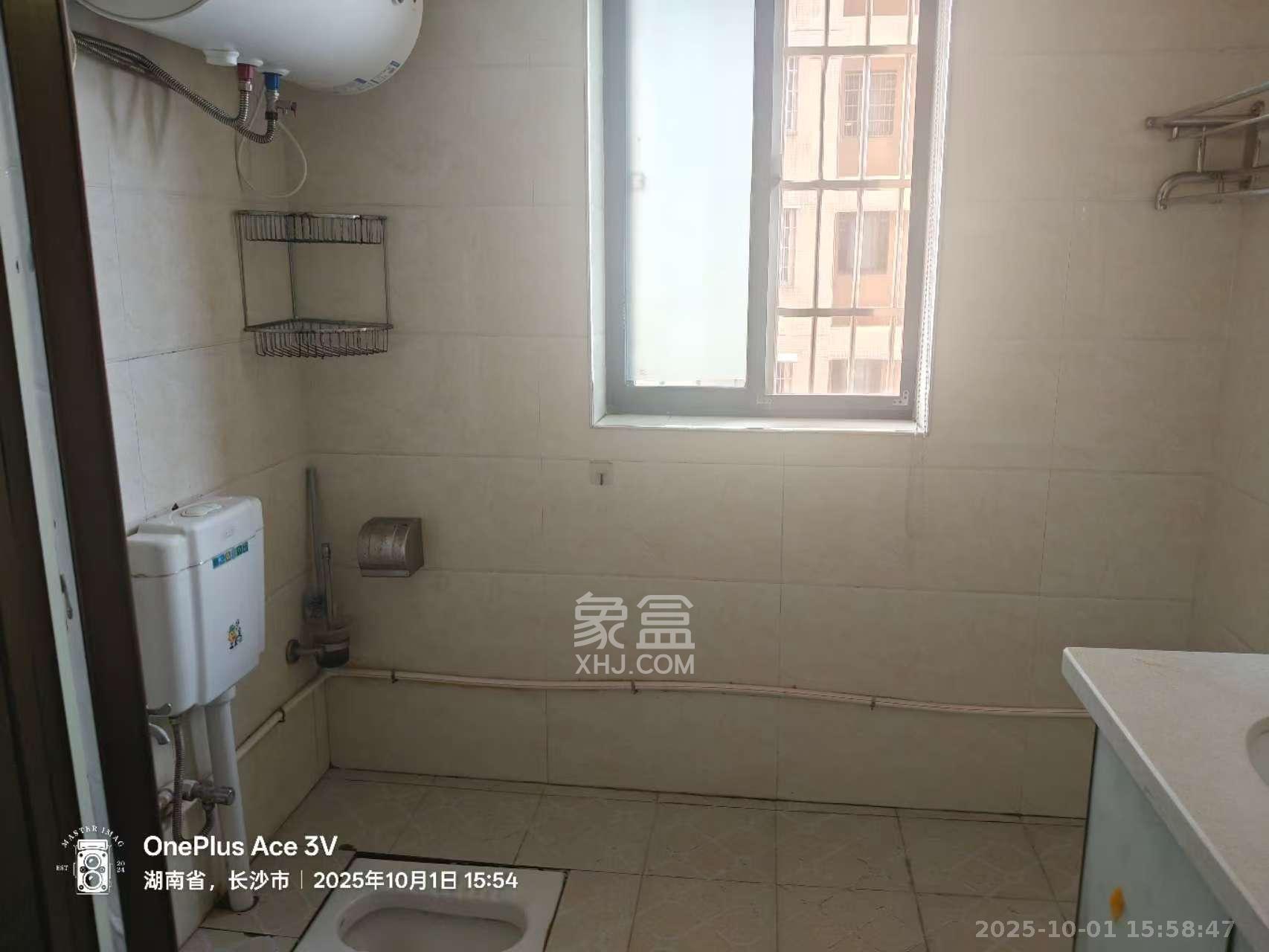 圭塘三小区  1室1厅1卫    1600.0元/月 圭塘三小区  1室1厅1卫    1600.0元/月室内图