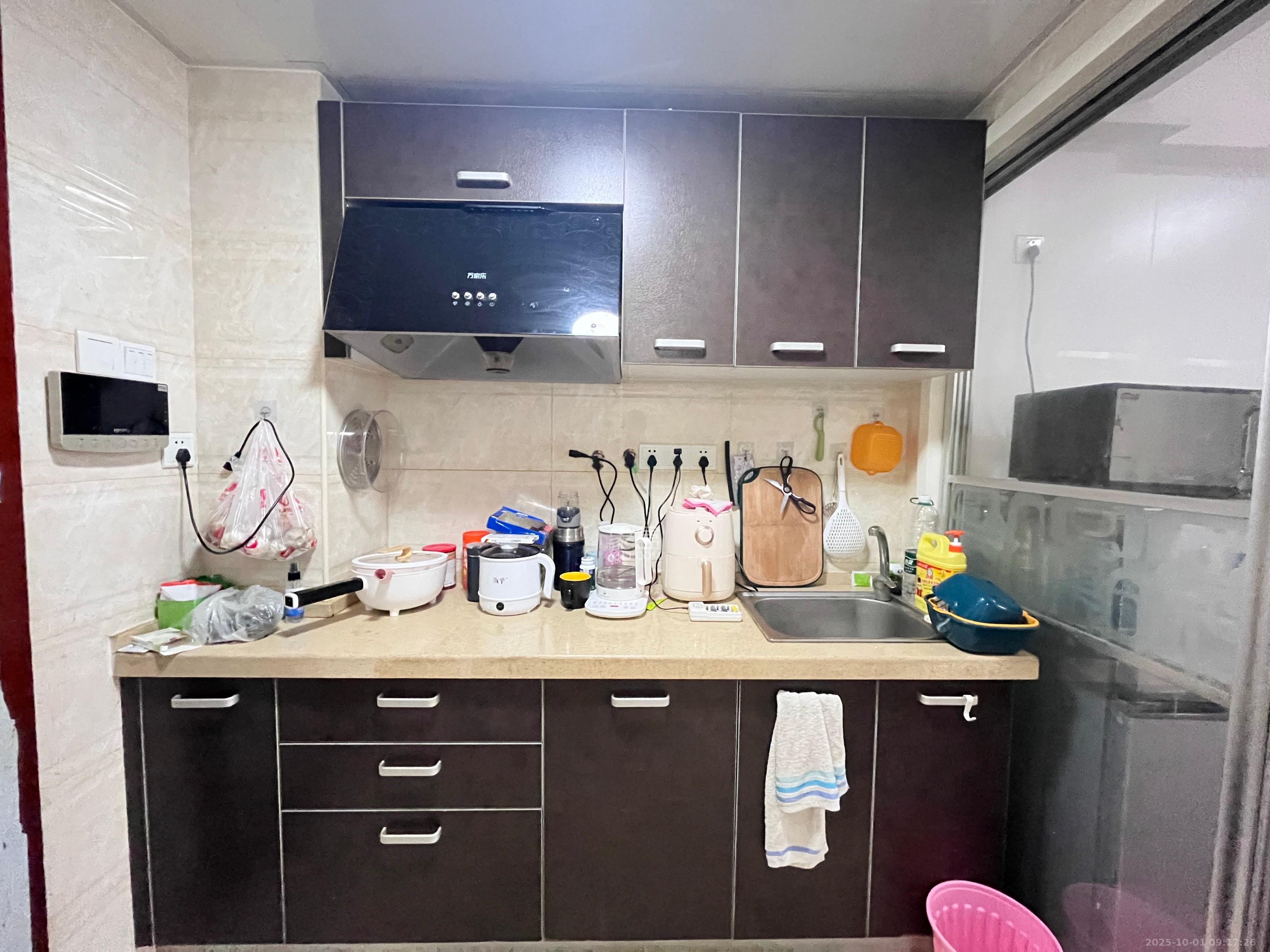 时代公馆 1室1厅1卫 1300.0元/月 时代公馆 1室1厅1卫 1300.0元/月室内图